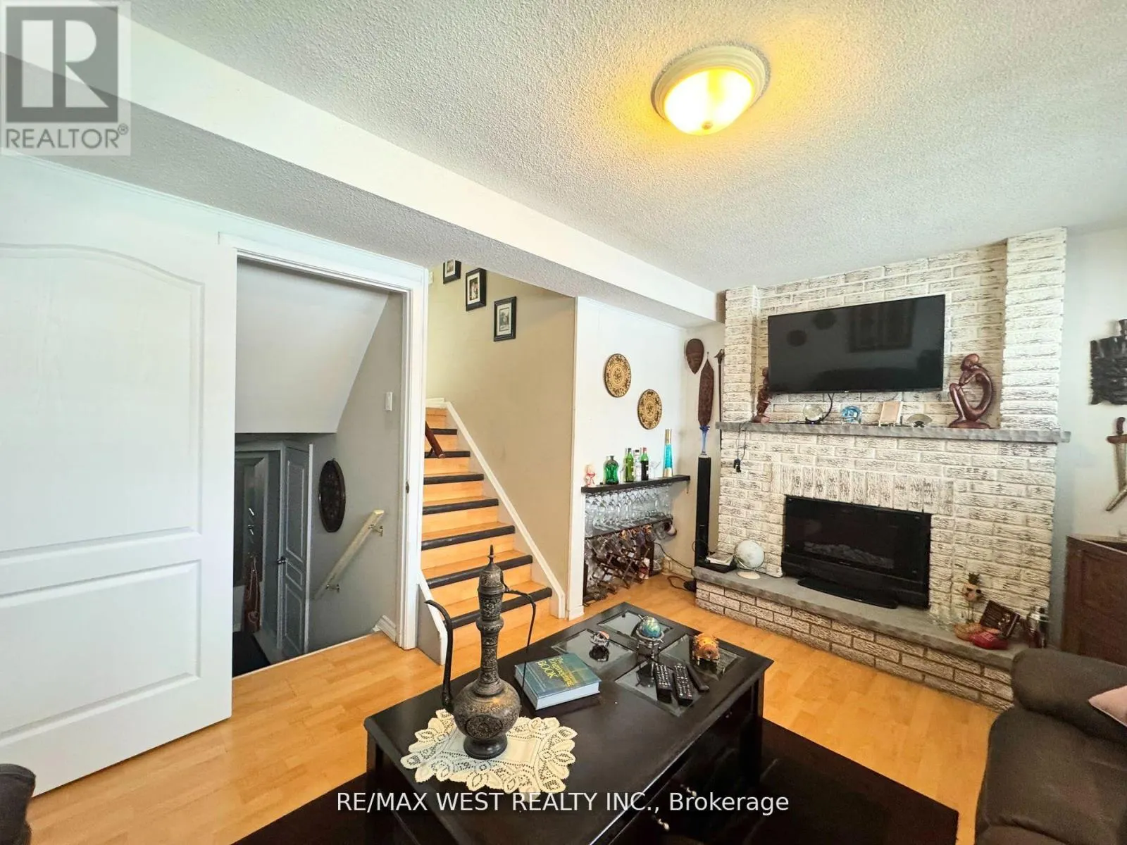 425 HANSEN ROAD N