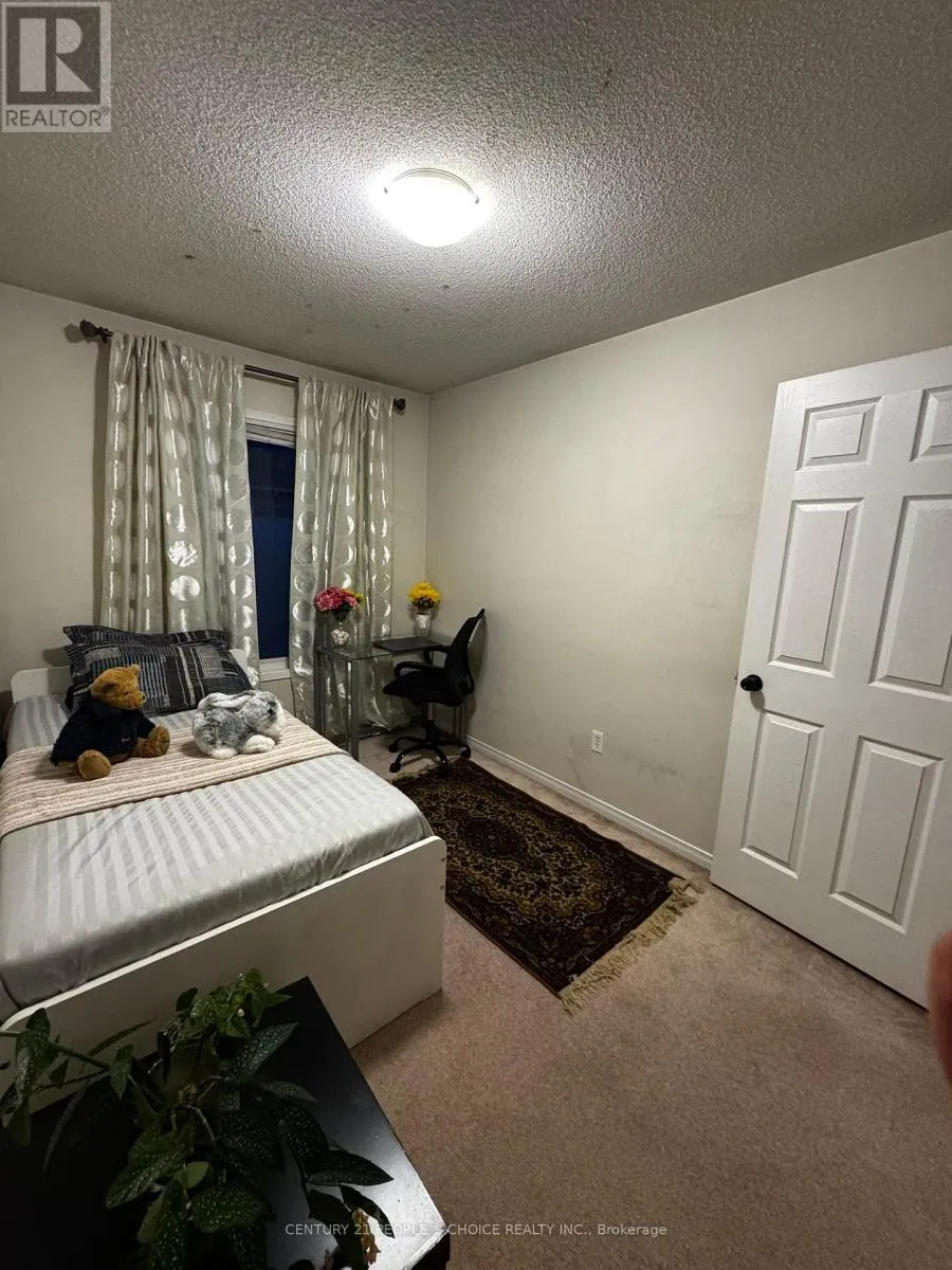 UPPER-BEDROOM - 409 ASPENDALE CRESCENT