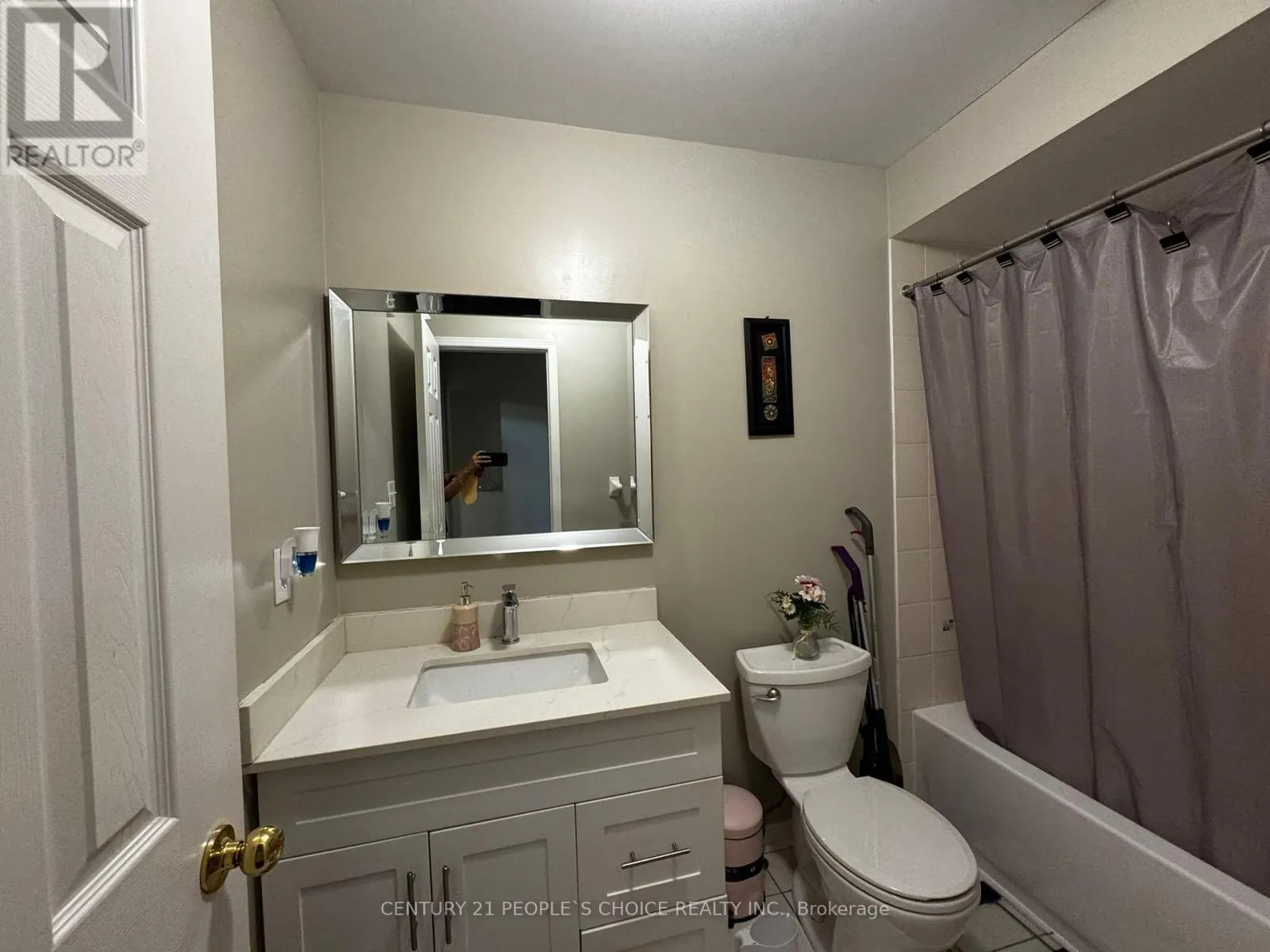 UPPER-BEDROOM - 409 ASPENDALE CRESCENT