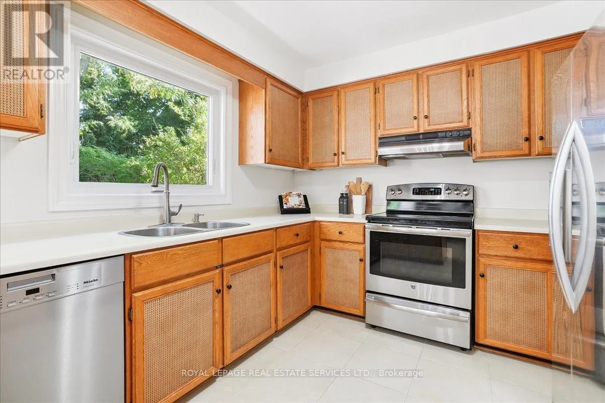 1154 BEECHGROVE CRESCENT