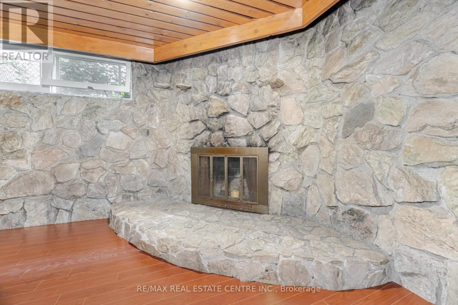 1048 MELTON DRIVE