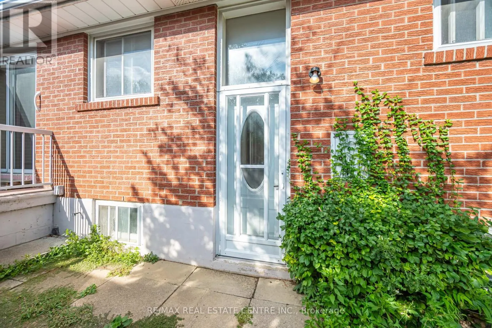1048 MELTON DRIVE