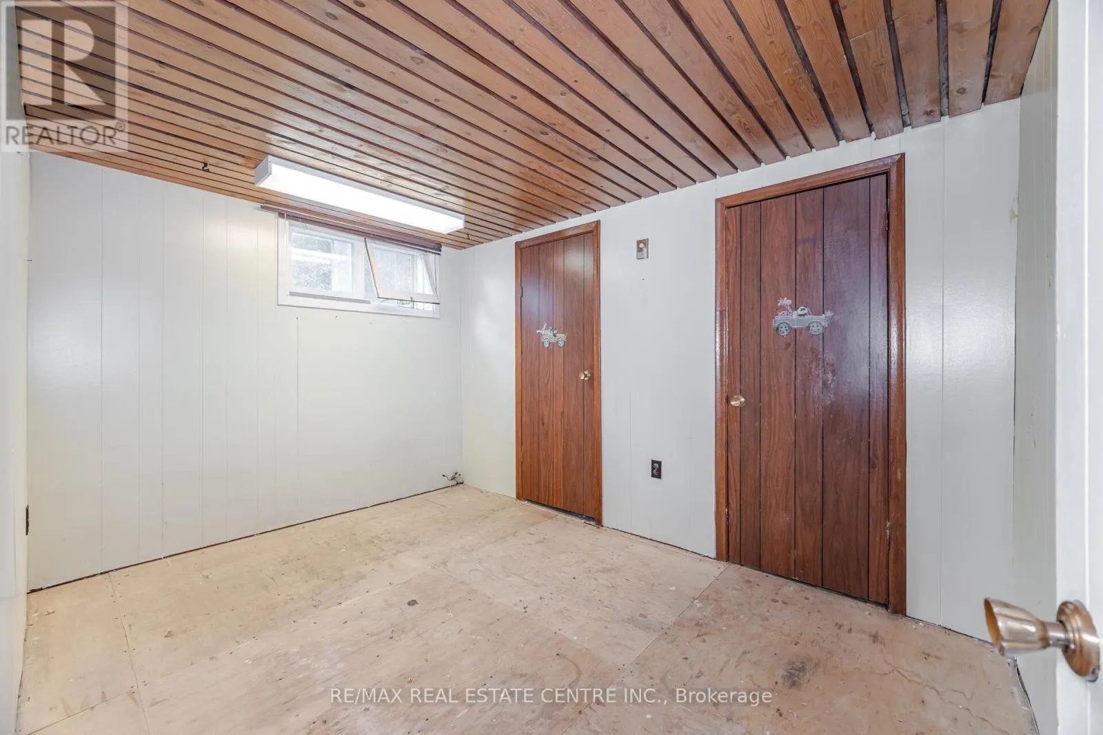 1048 MELTON DRIVE