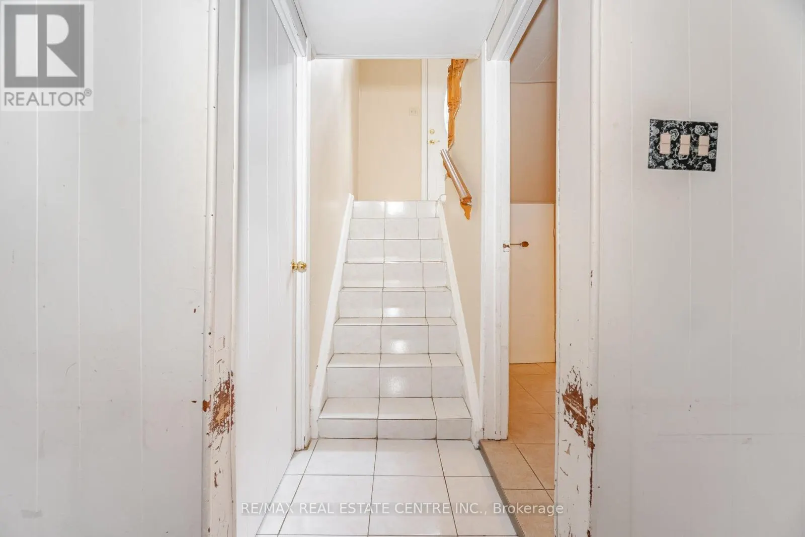 1048 MELTON DRIVE