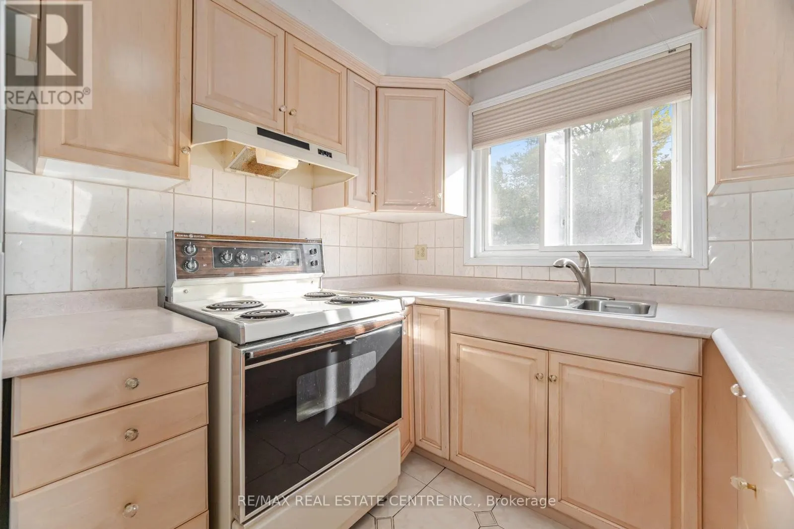 1048 MELTON DRIVE