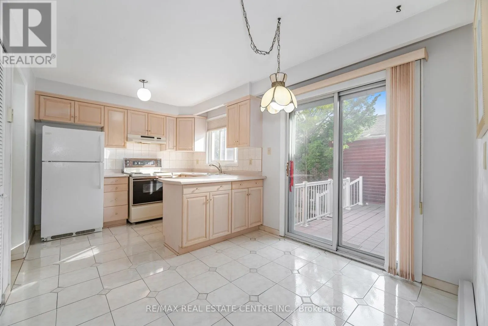 1048 MELTON DRIVE