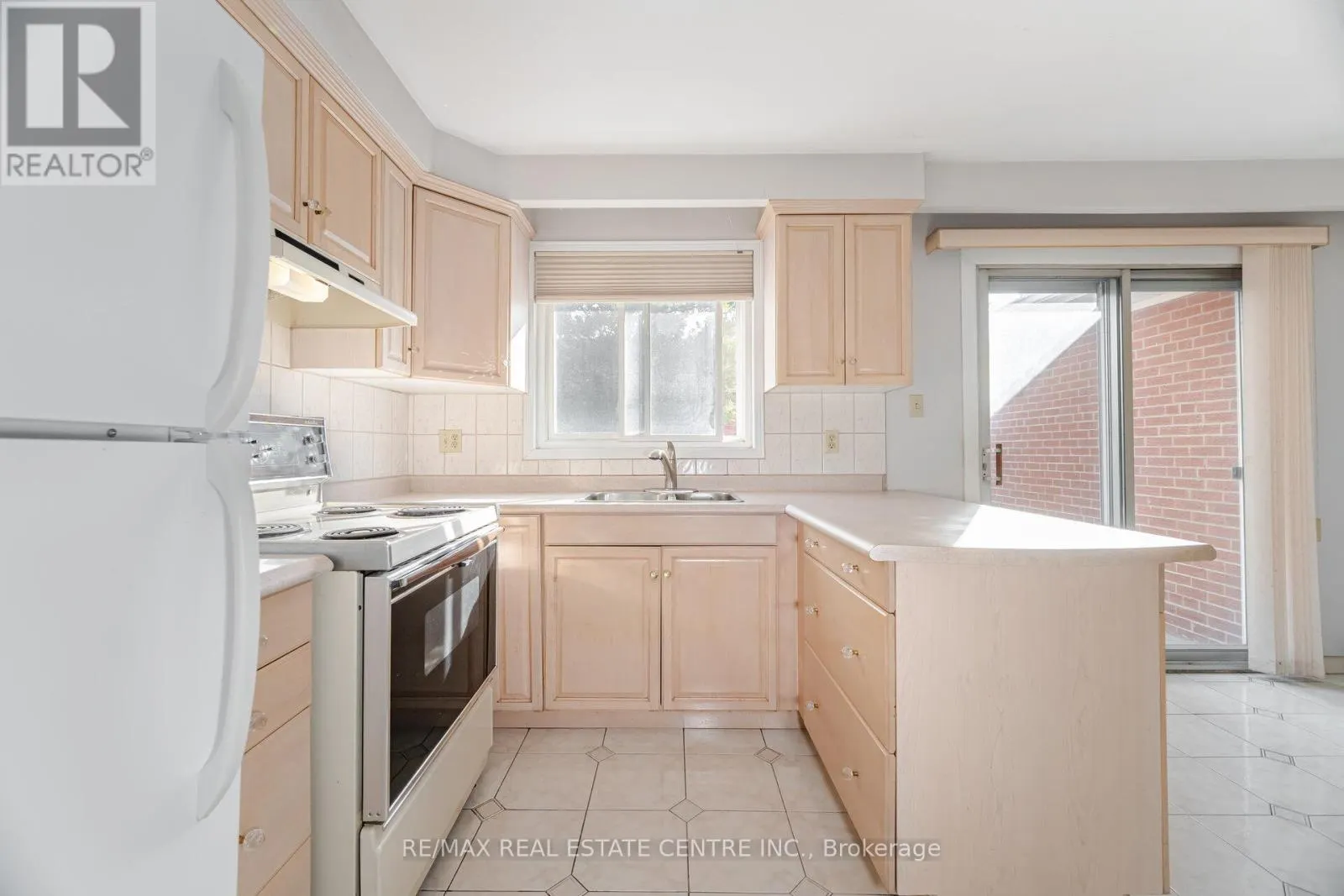 1048 MELTON DRIVE