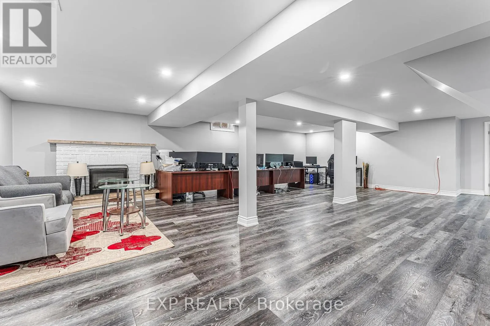 1221 CREEKSIDE DRIVE