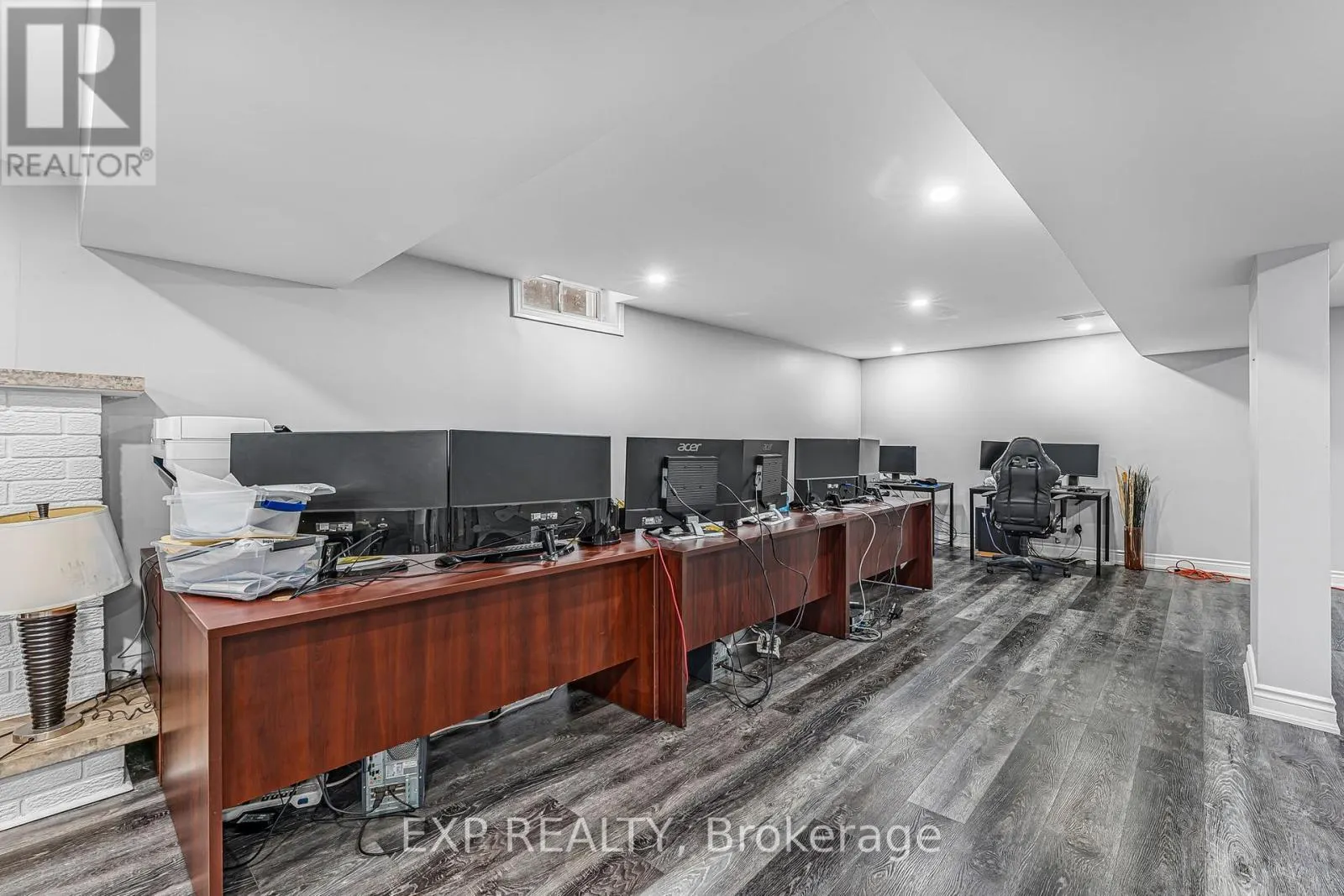 1221 CREEKSIDE DRIVE