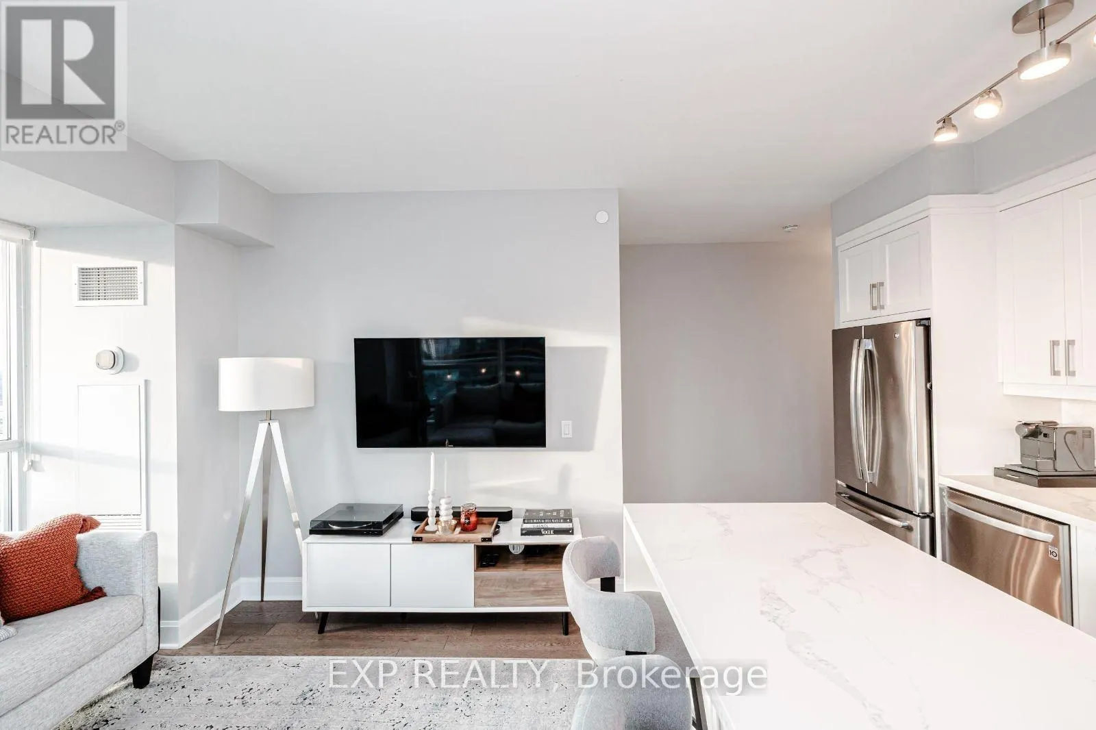 1503 - 33 SHORE BREEZE DRIVE