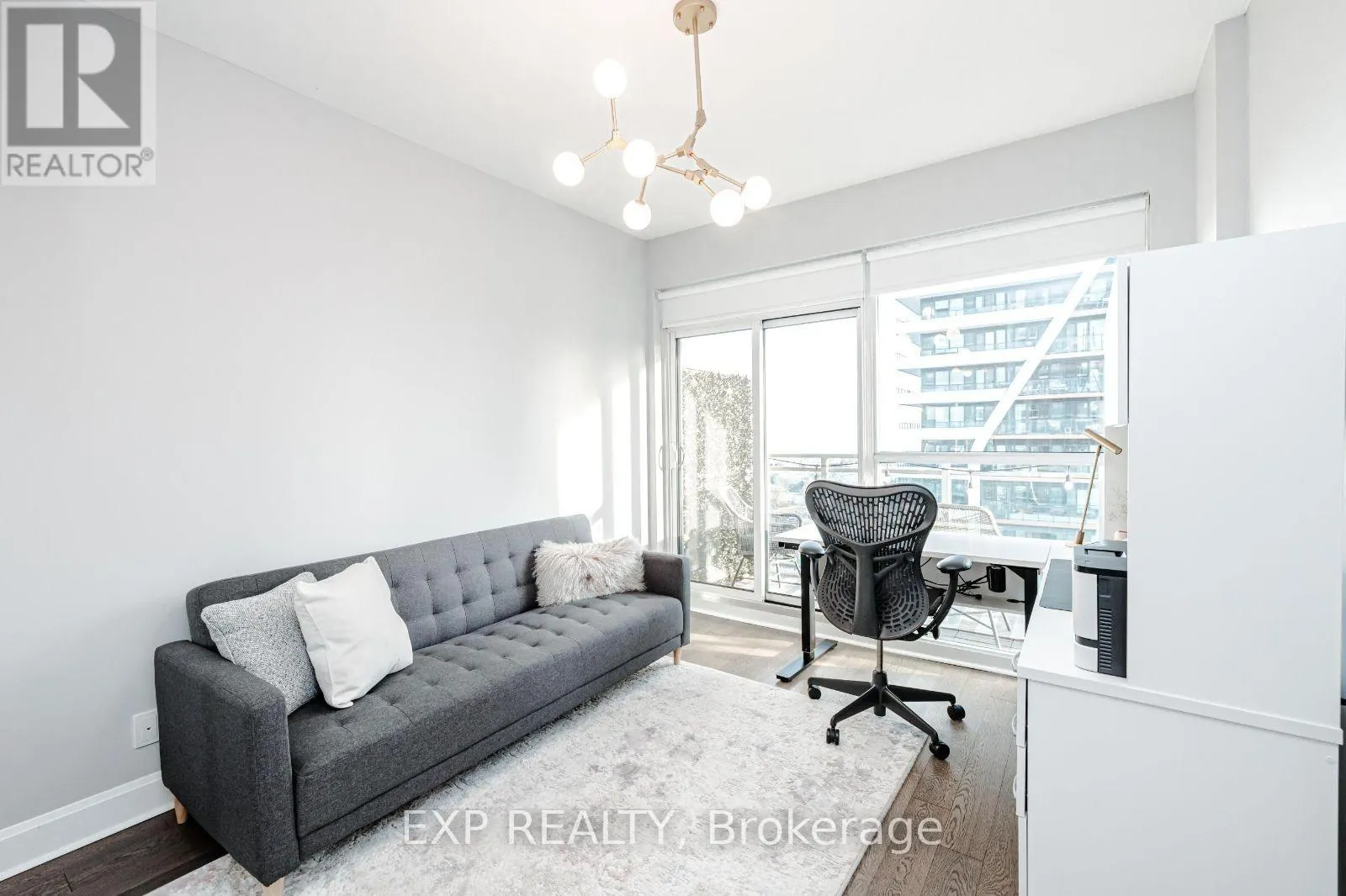 1503 - 33 SHORE BREEZE DRIVE