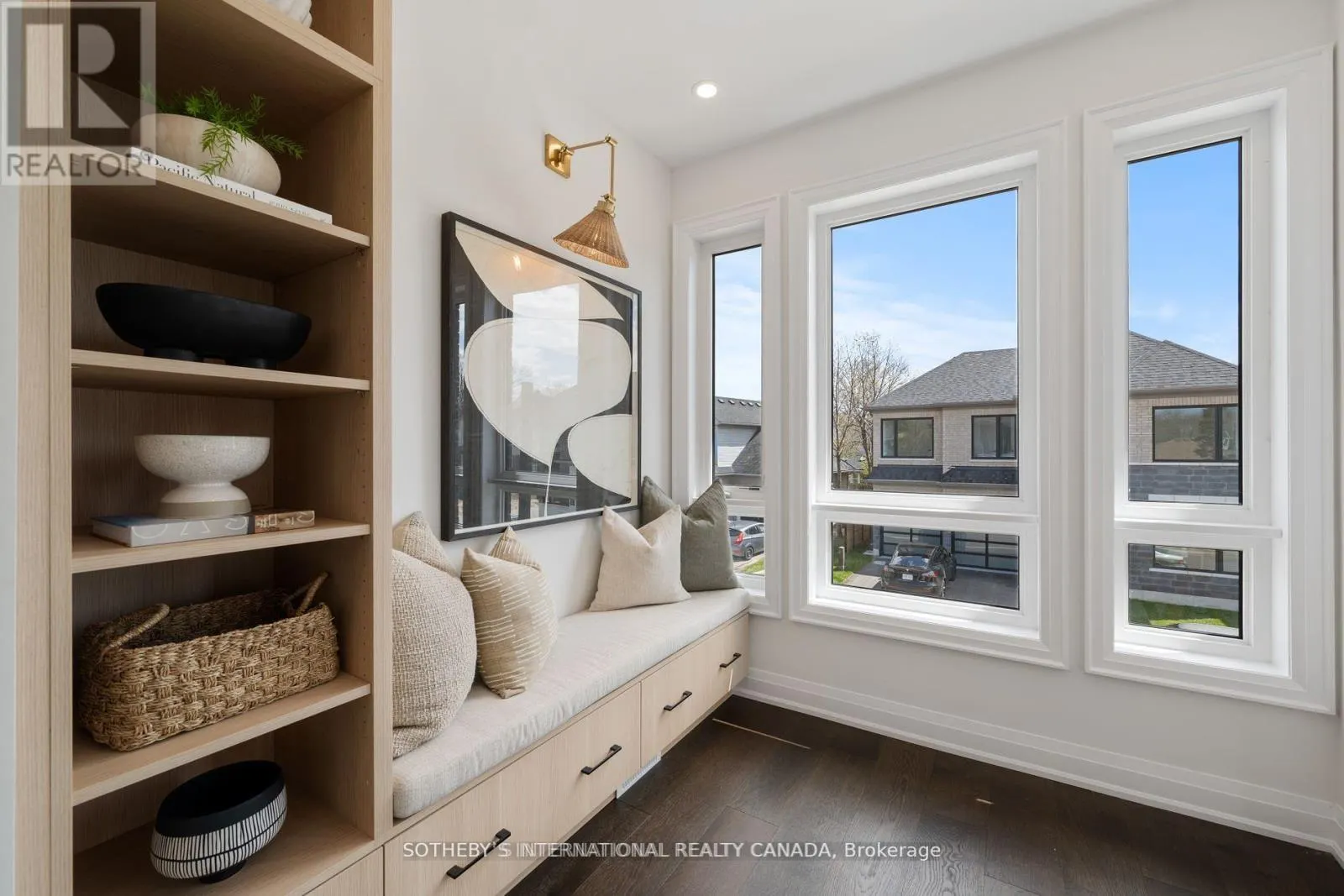 518 MARKAY COMMON