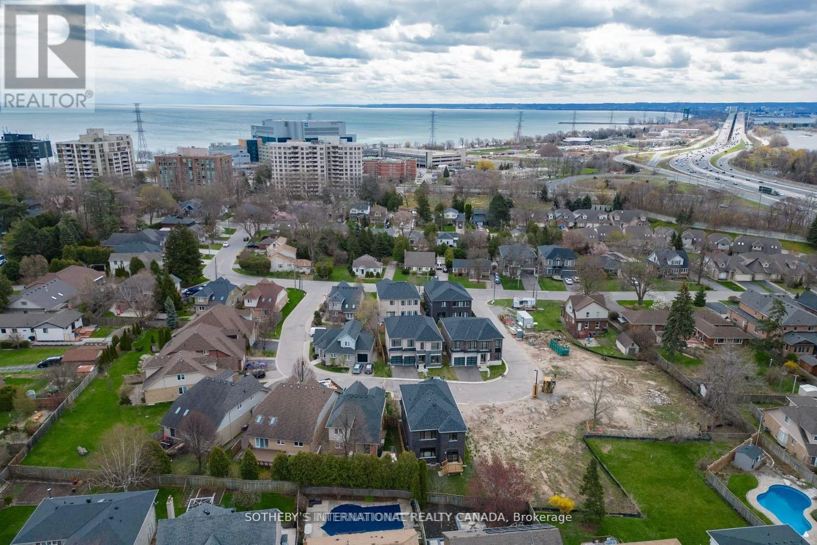 518 MARKAY COMMON