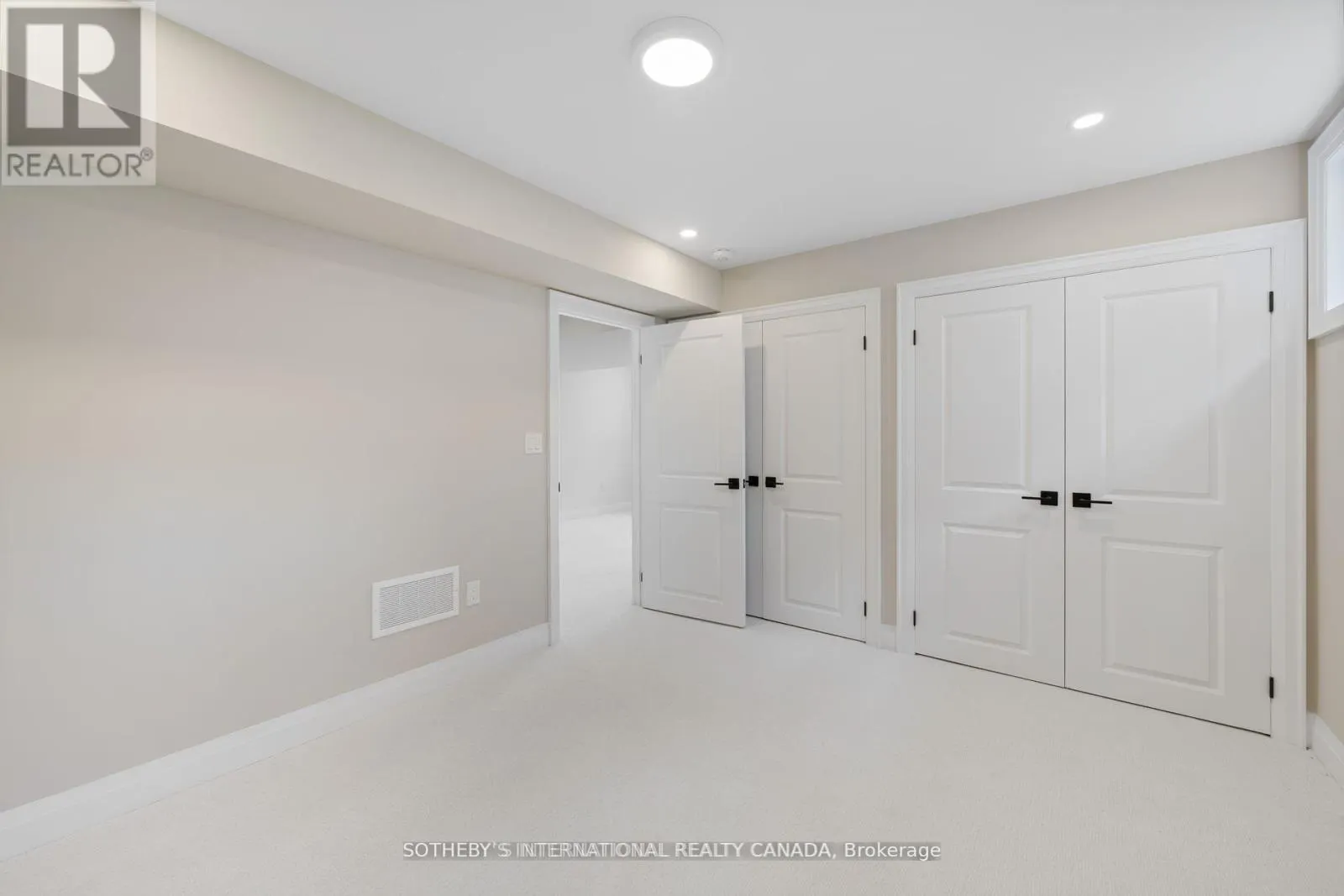 518 MARKAY COMMON
