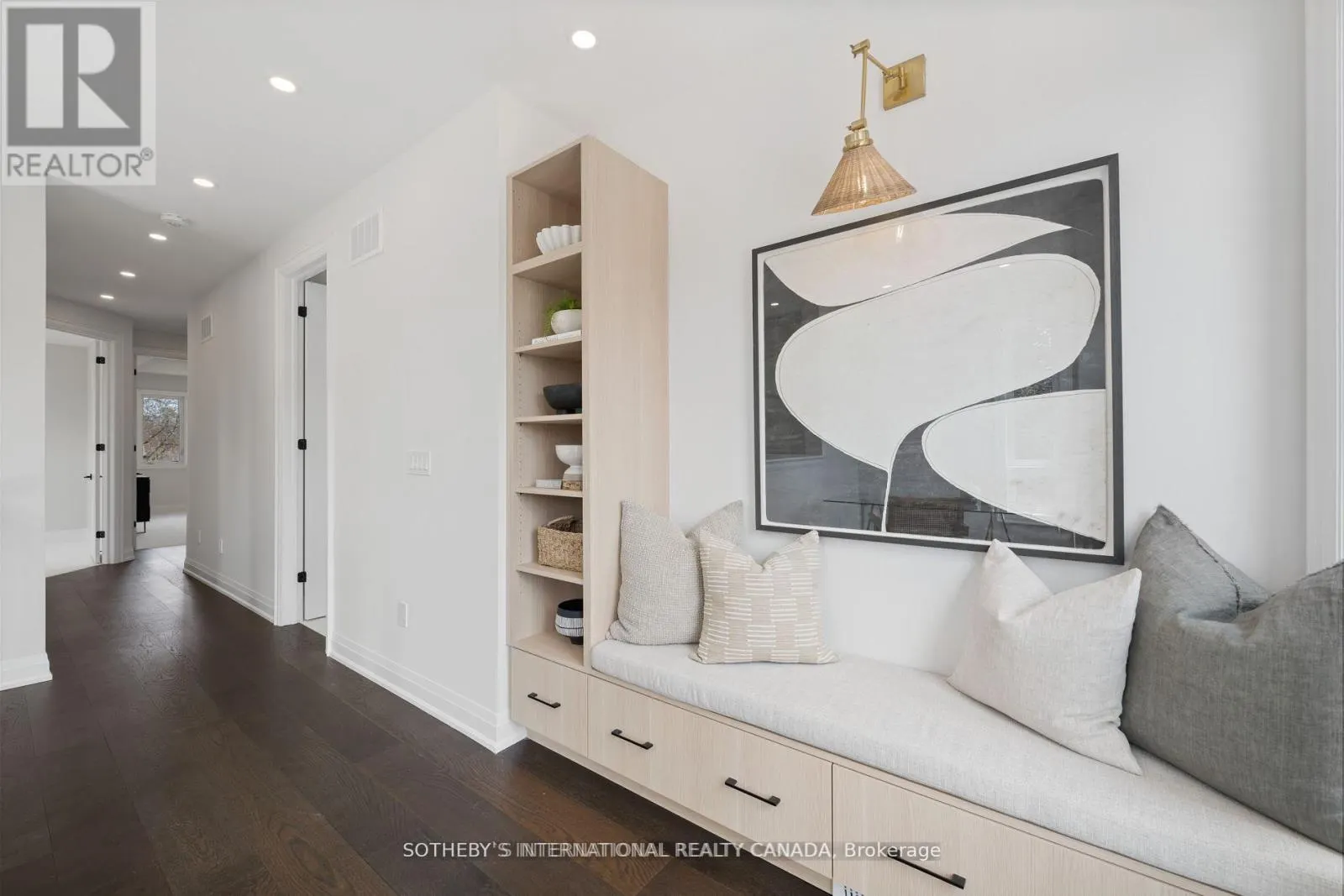 518 MARKAY COMMON