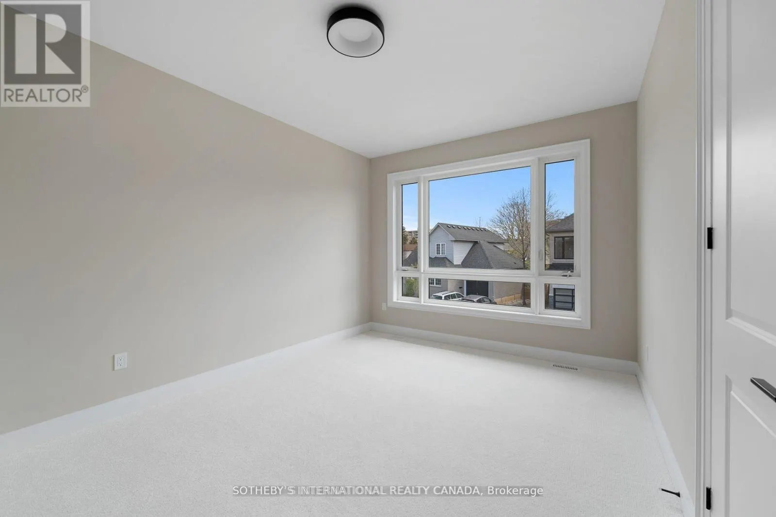 518 MARKAY COMMON