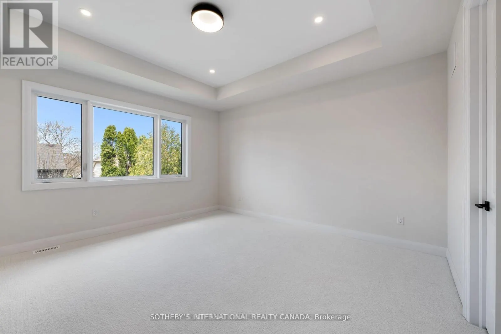 518 MARKAY COMMON
