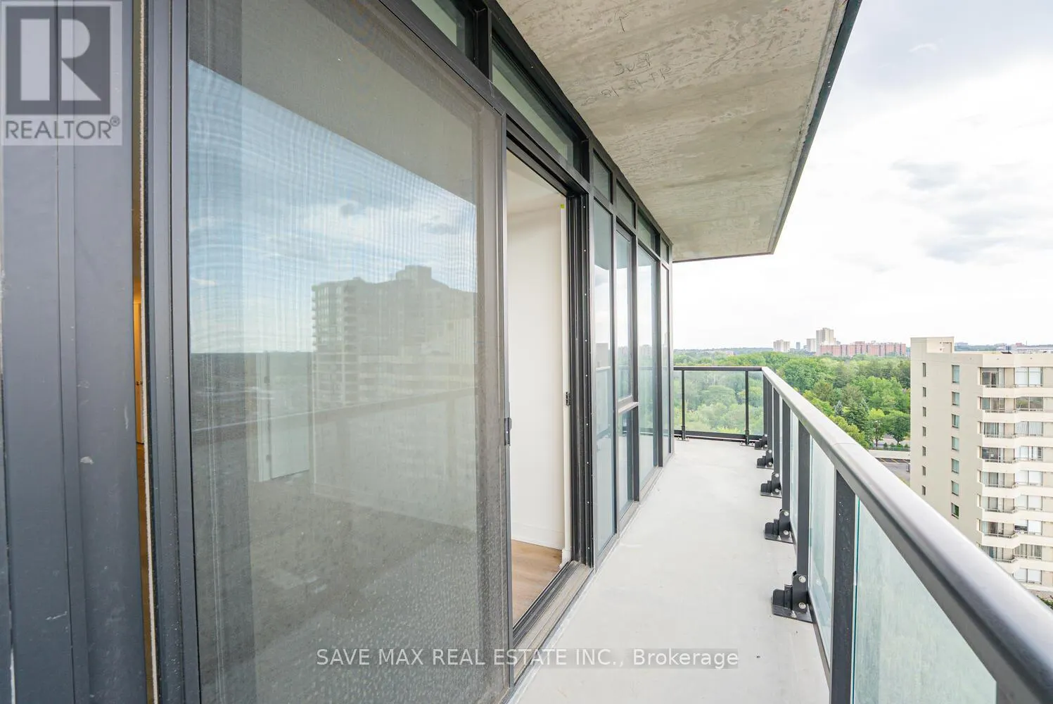 916 - 86 DUNDAS STREET E