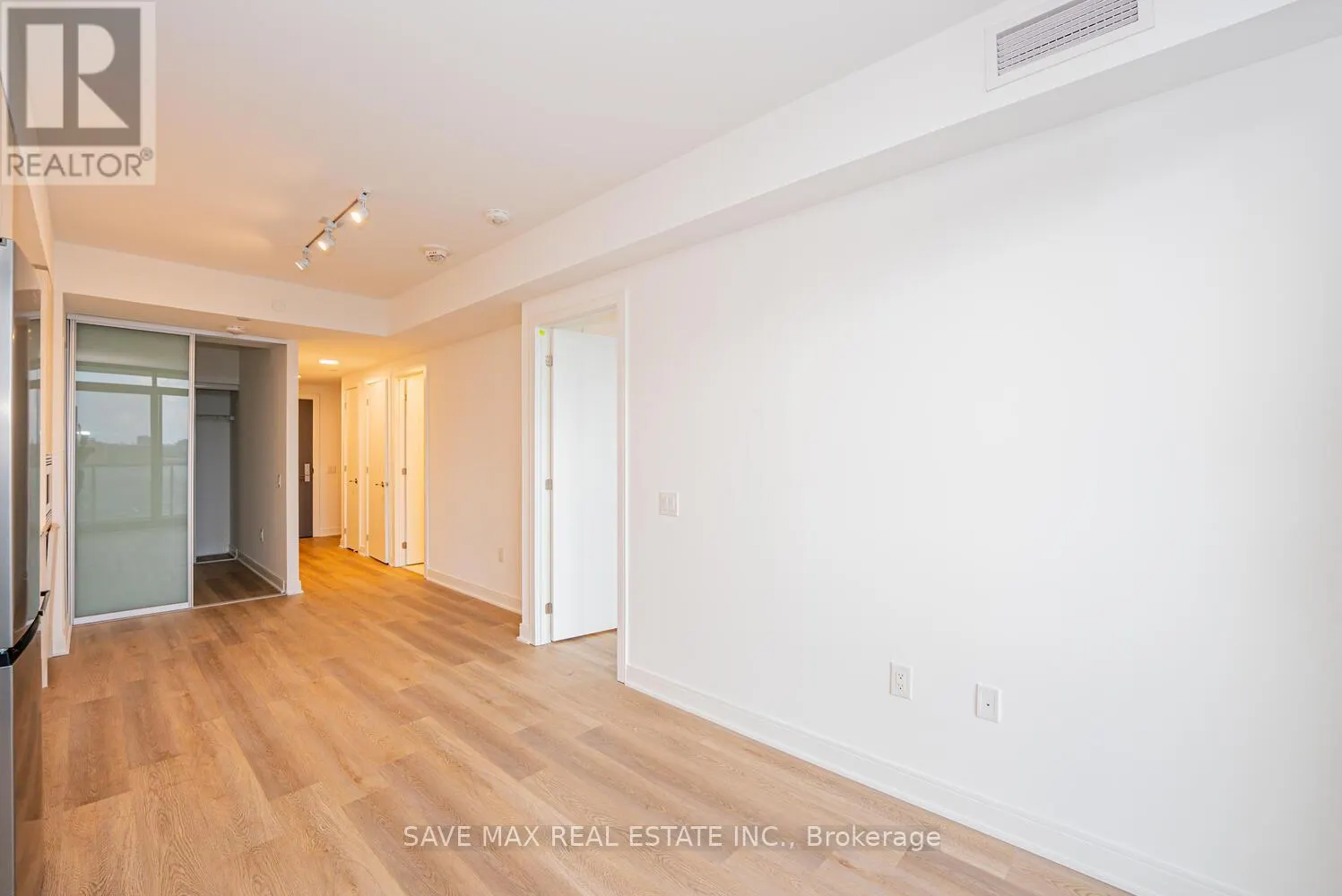 916 - 86 DUNDAS STREET E