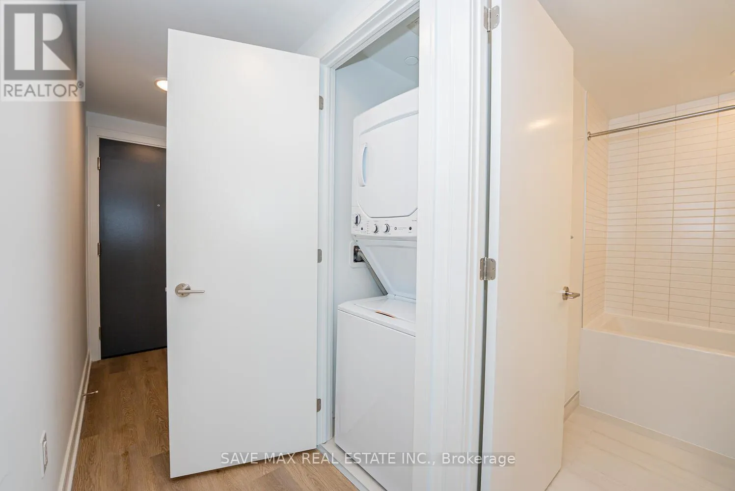 916 - 86 DUNDAS STREET E