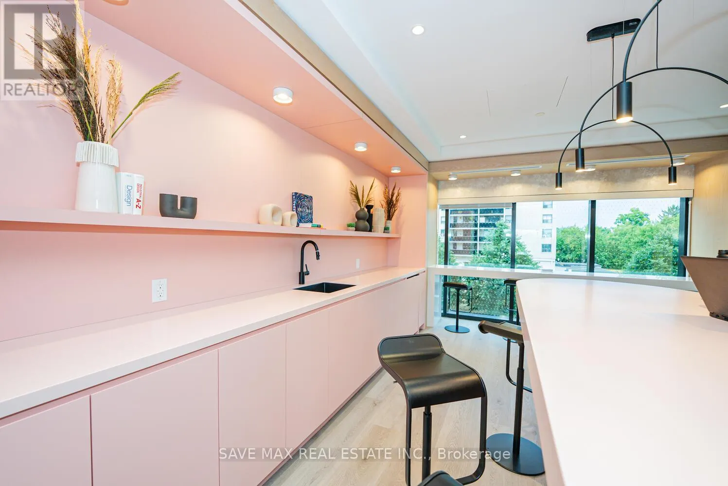 916 - 86 DUNDAS STREET E