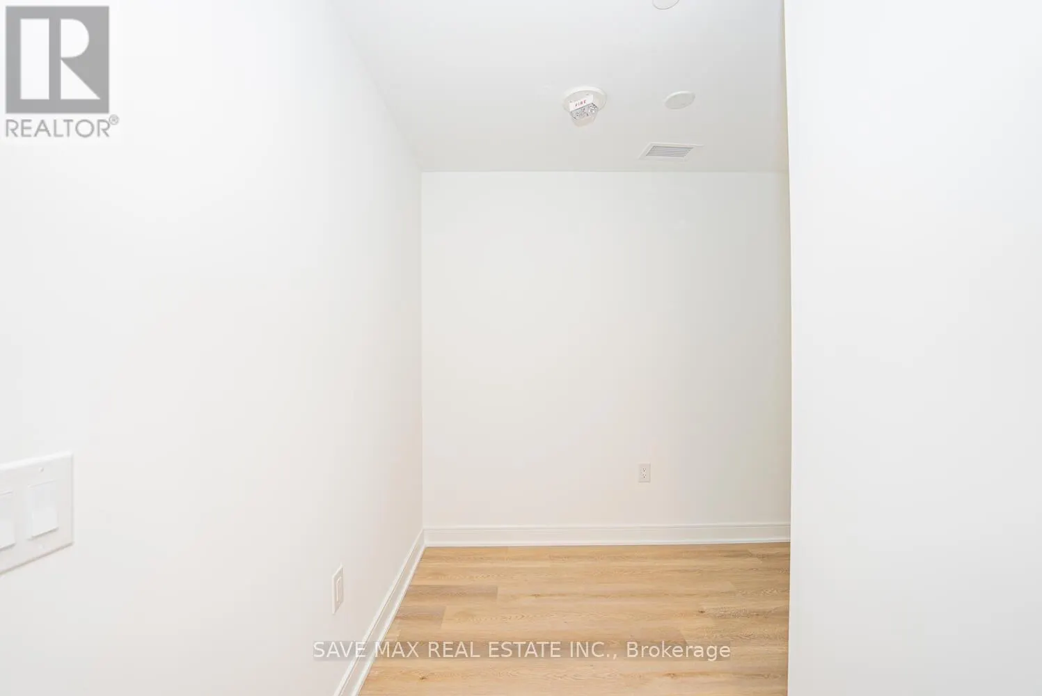 916 - 86 DUNDAS STREET E