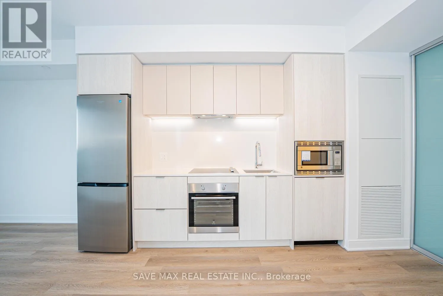 916 - 86 DUNDAS STREET E