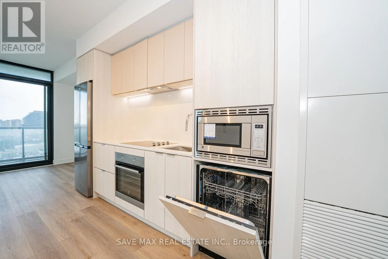 916 - 86 DUNDAS STREET E