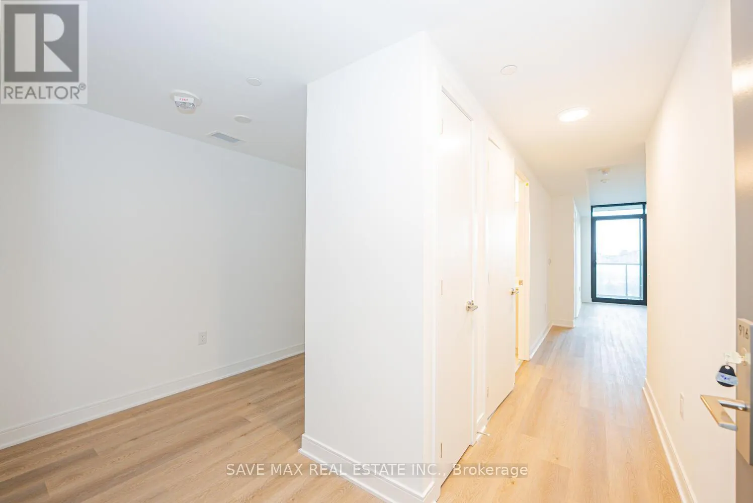 916 - 86 DUNDAS STREET E