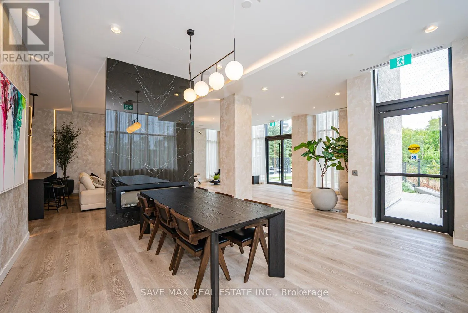 916 - 86 DUNDAS STREET E
