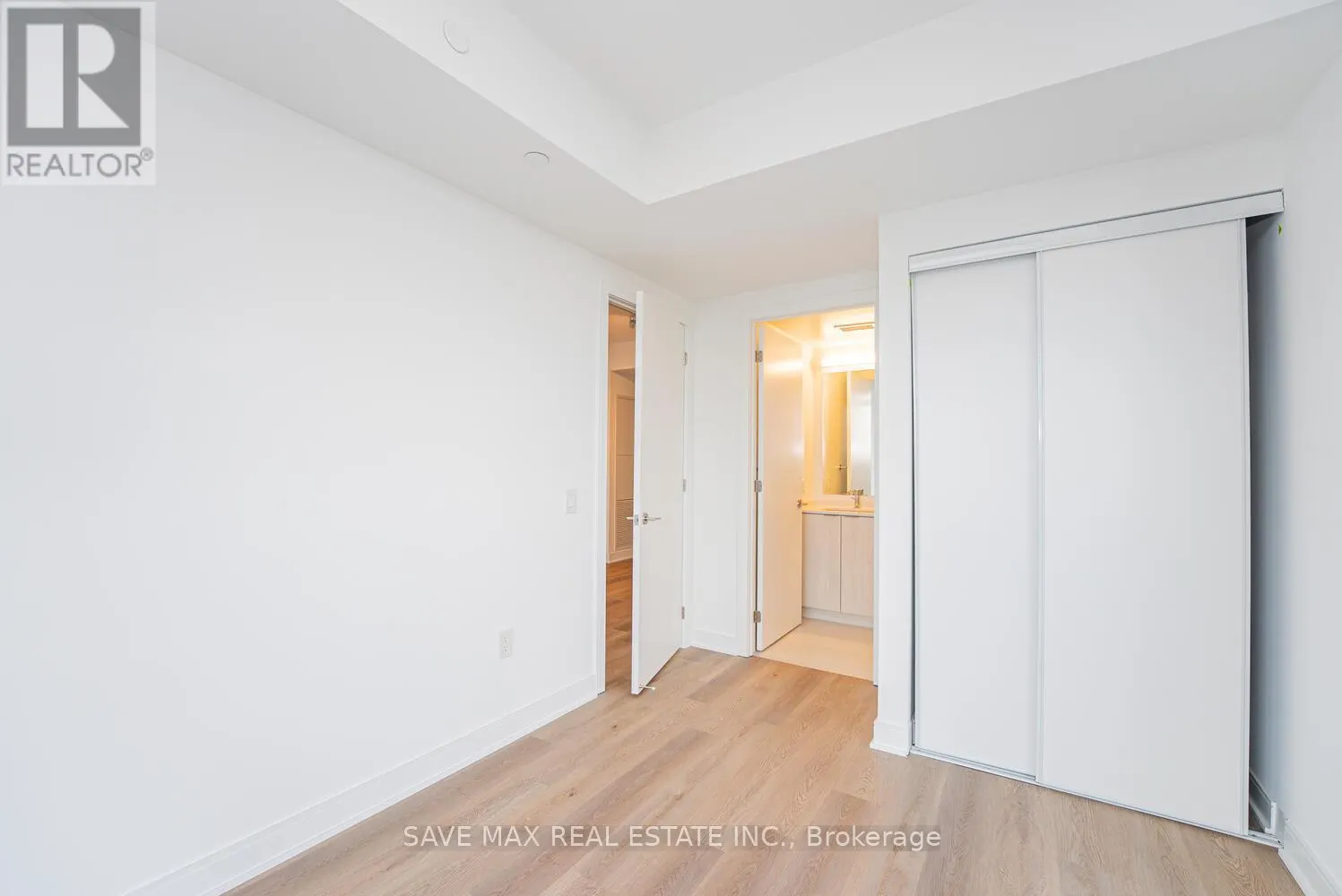 916 - 86 DUNDAS STREET E