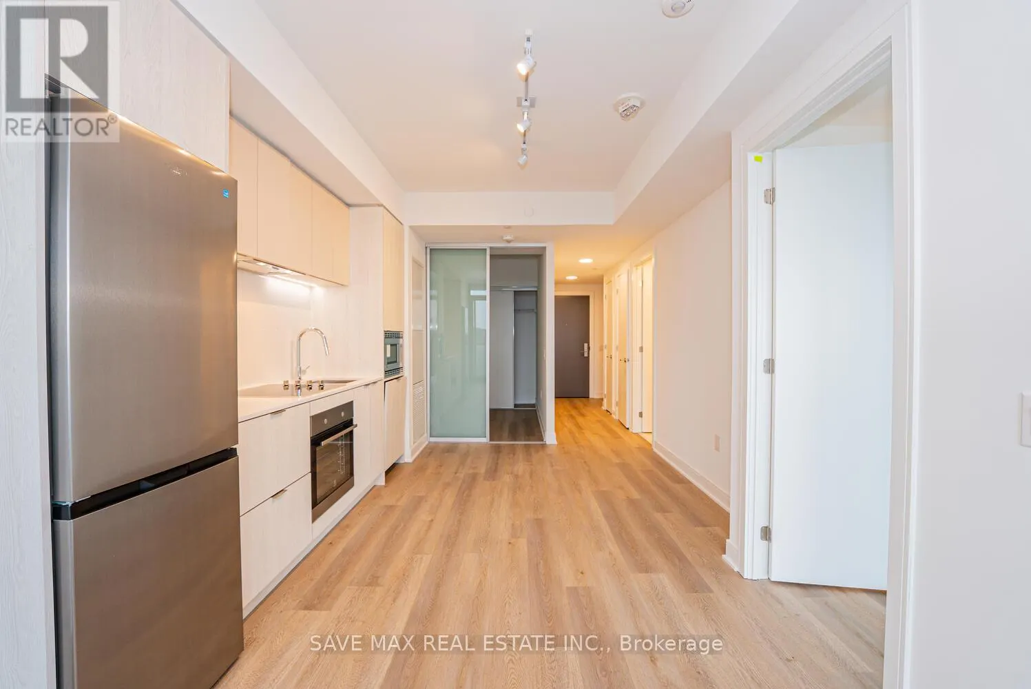 916 - 86 DUNDAS STREET E