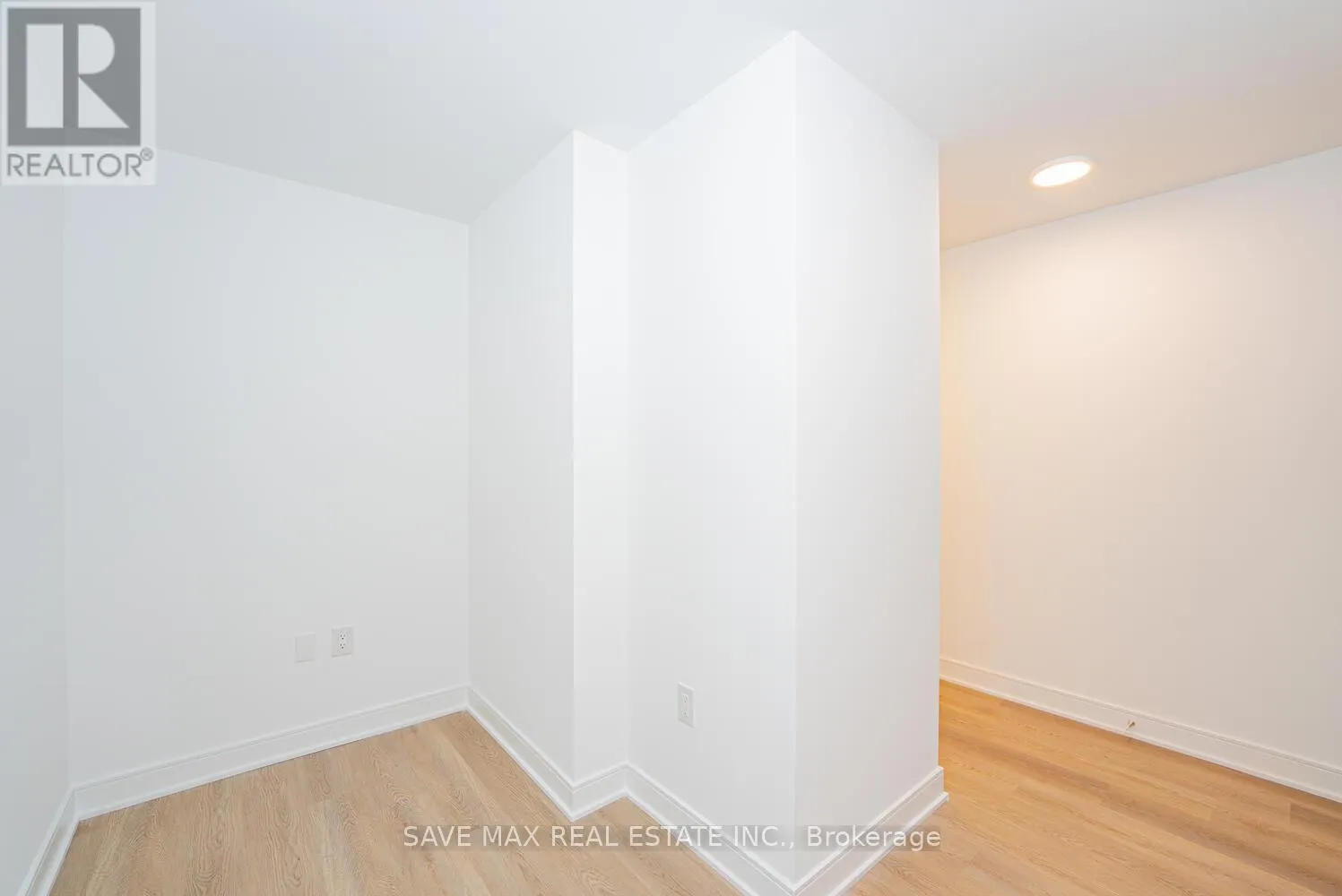 916 - 86 DUNDAS STREET E