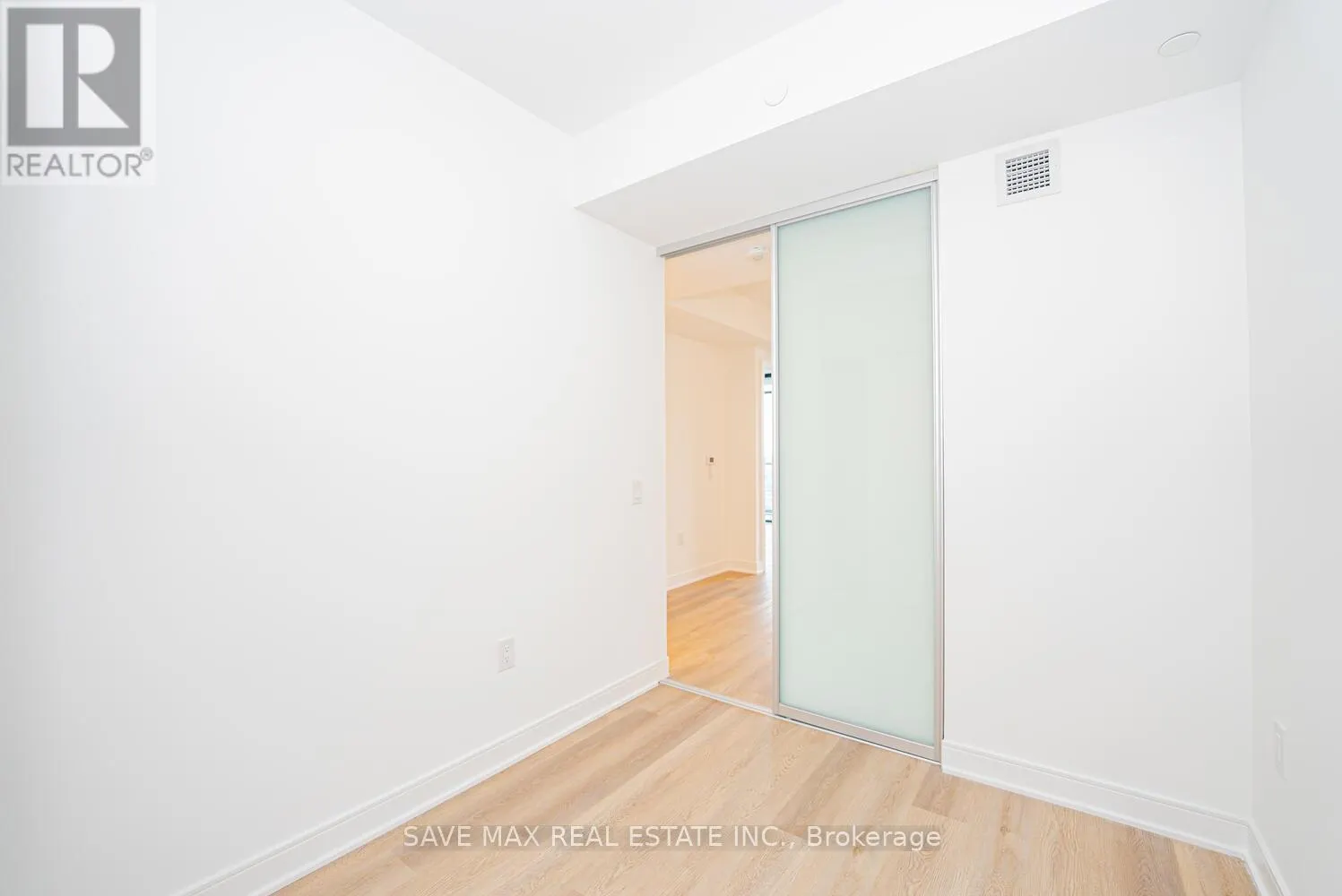 916 - 86 DUNDAS STREET E