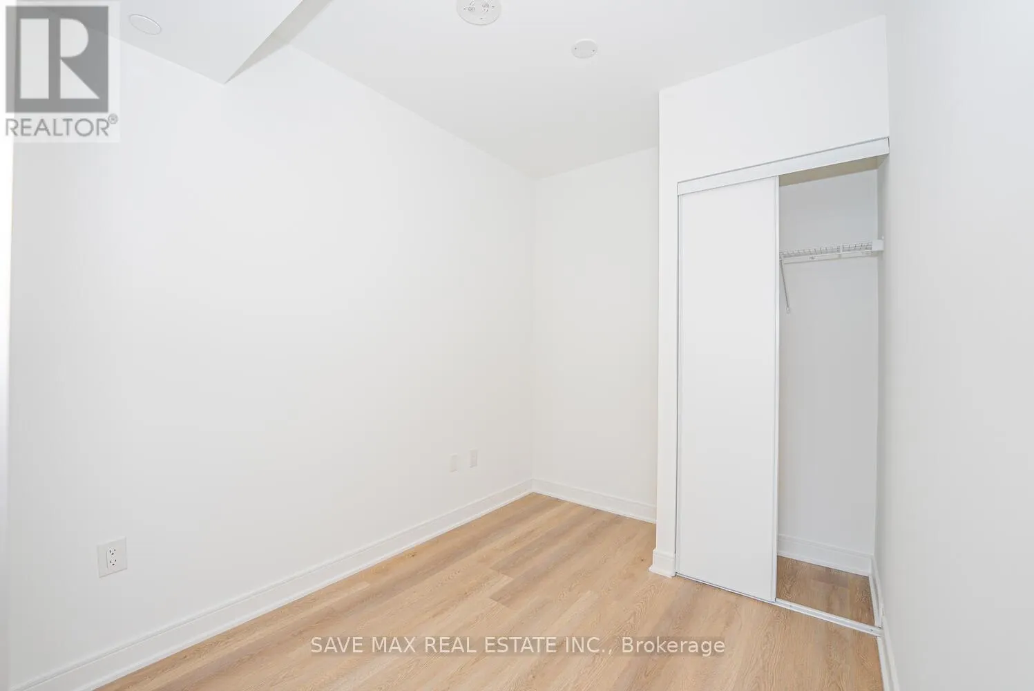 916 - 86 DUNDAS STREET E