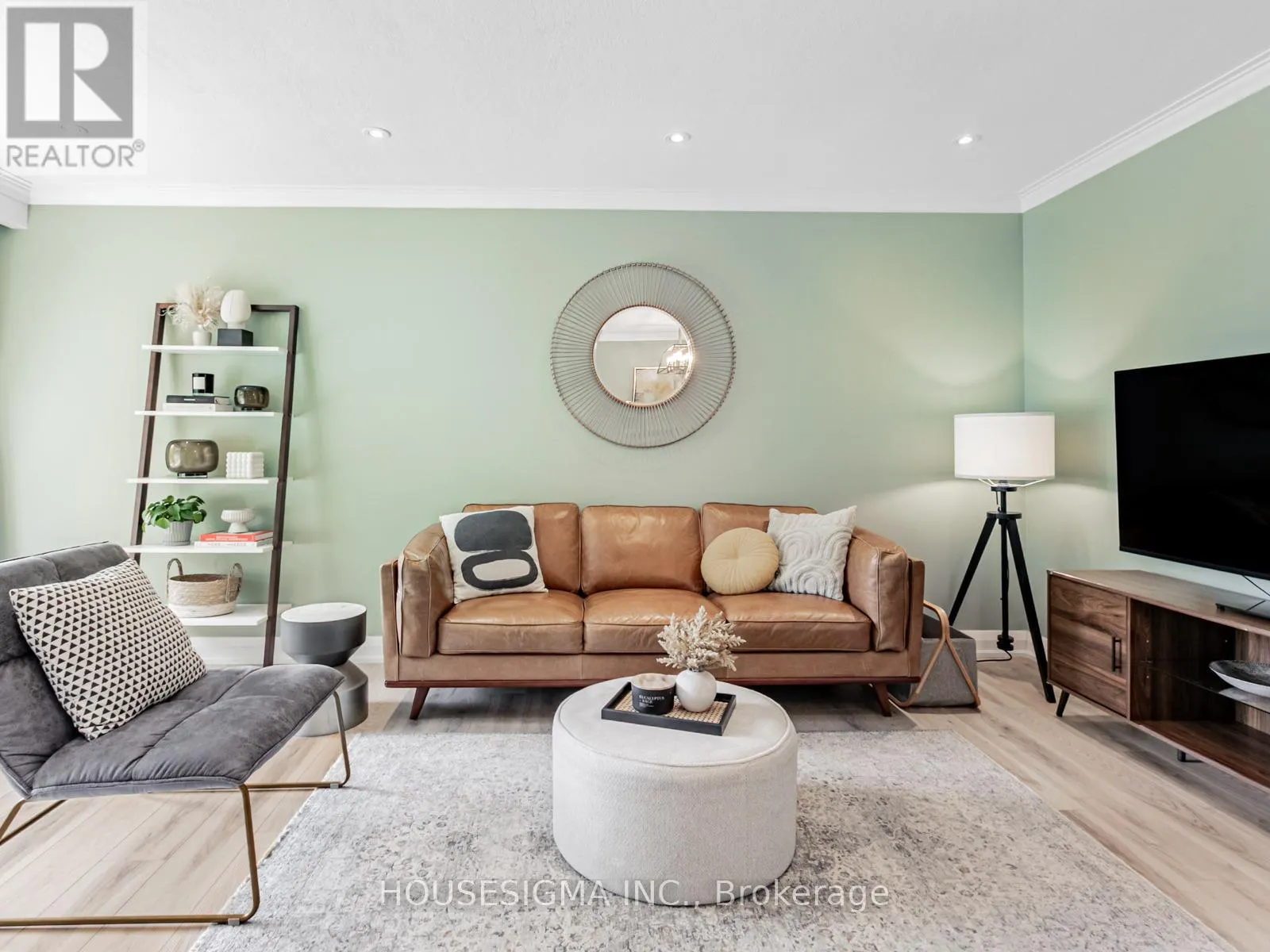 72 LUDSTONE DRIVE