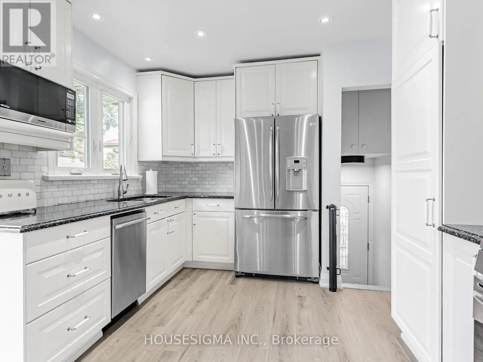72 LUDSTONE DRIVE