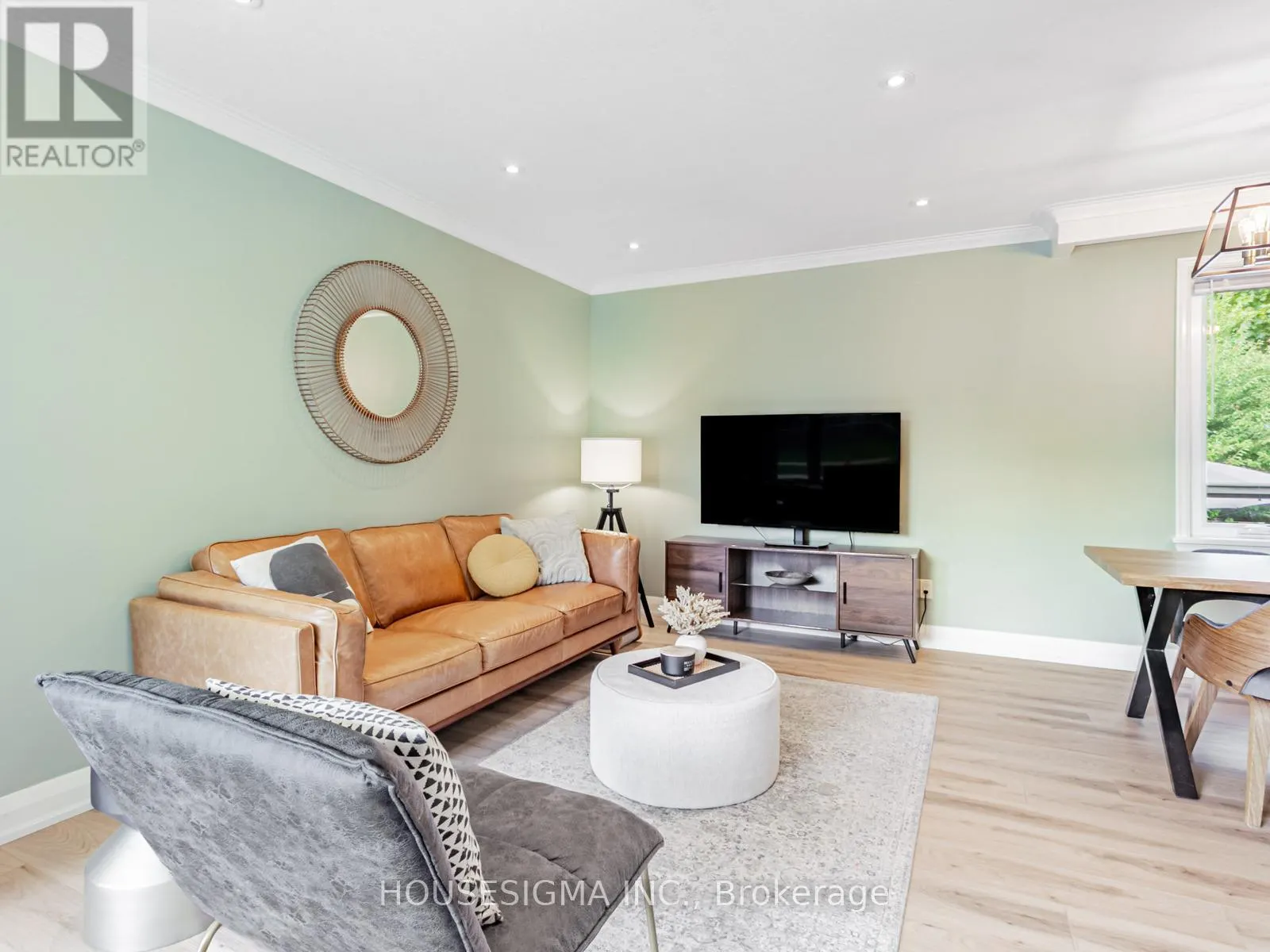 72 LUDSTONE DRIVE