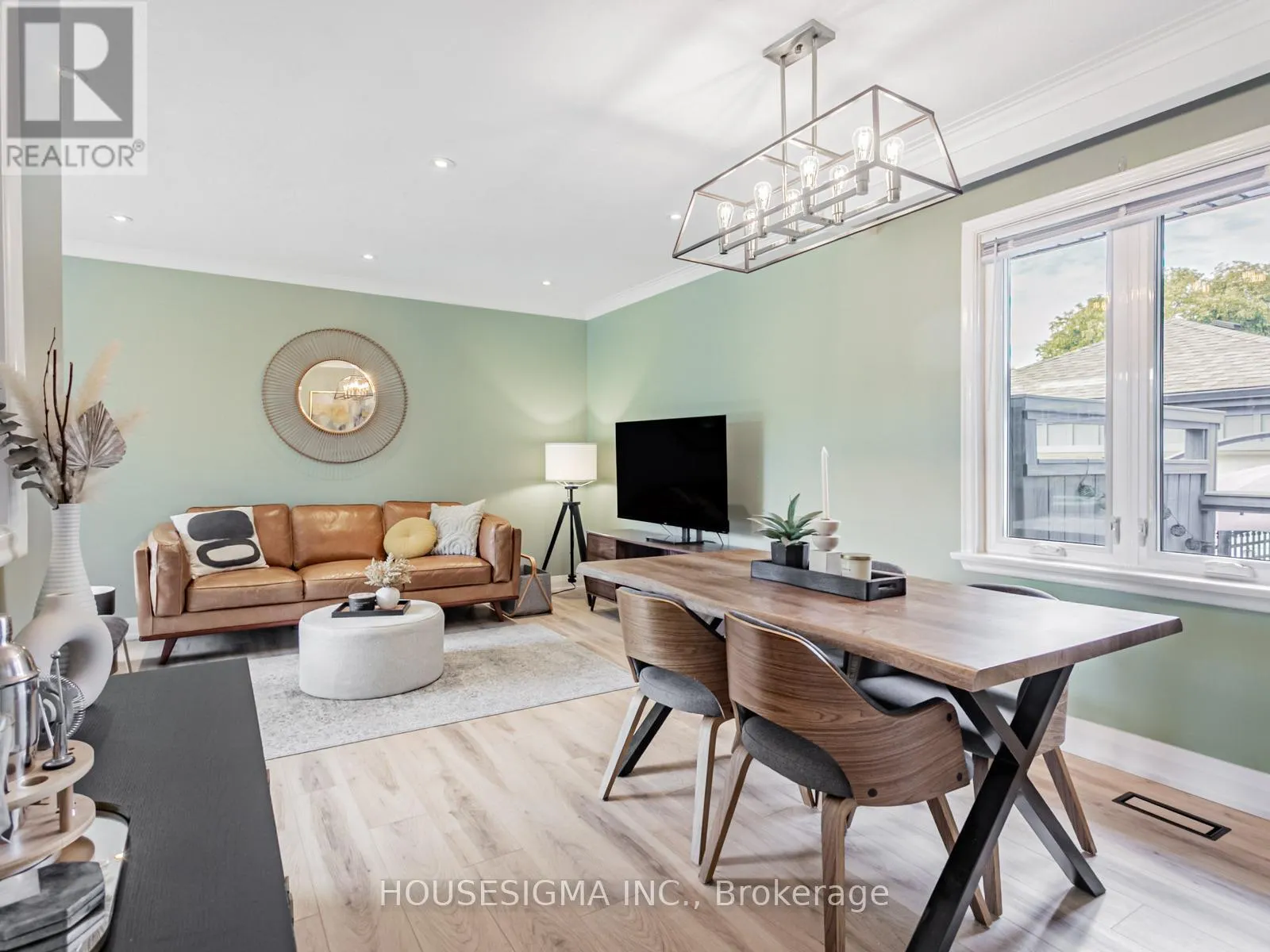72 LUDSTONE DRIVE