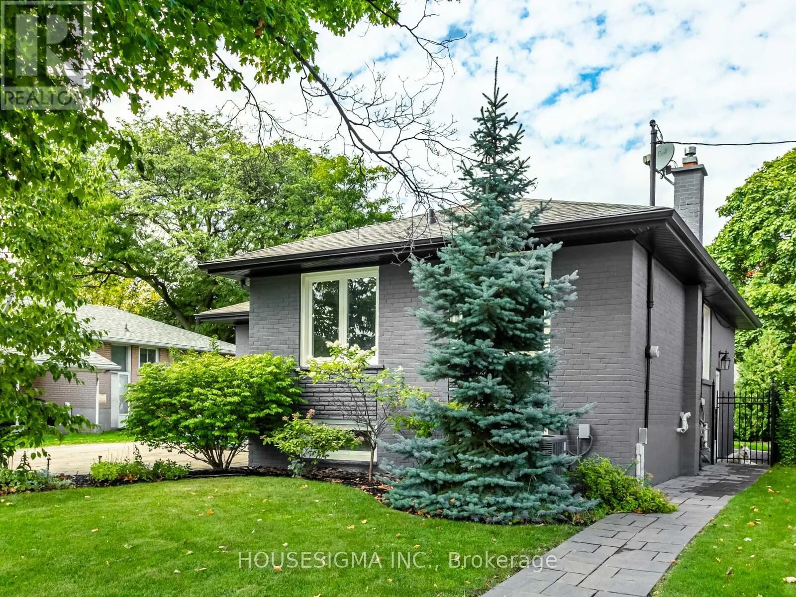 72 LUDSTONE DRIVE