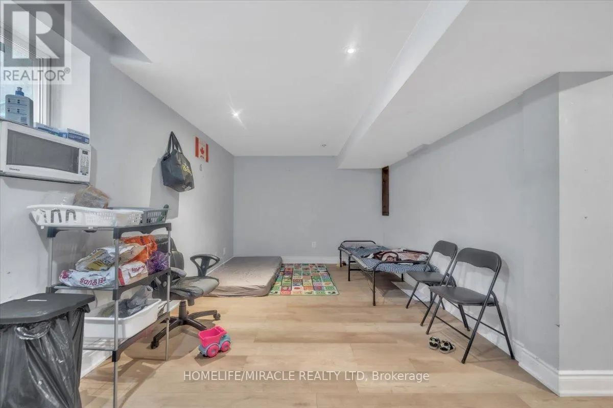 4 PEPPERTREE CRESCENT