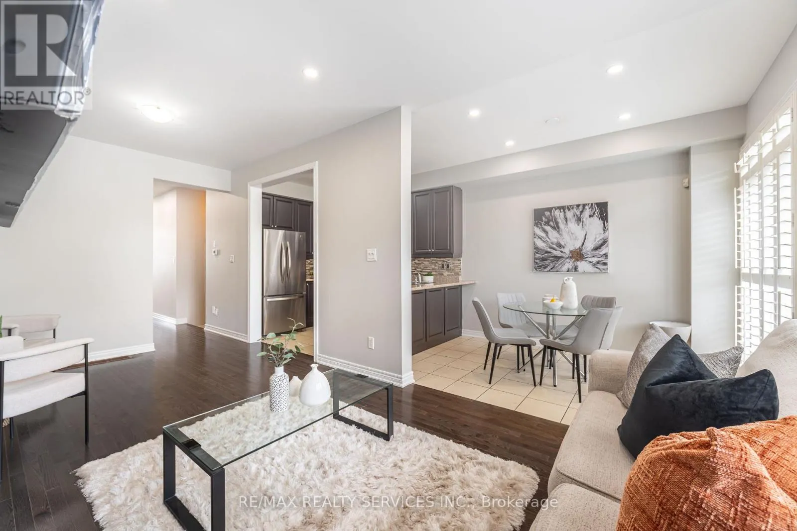 12 SEEDLAND CRESCENT
