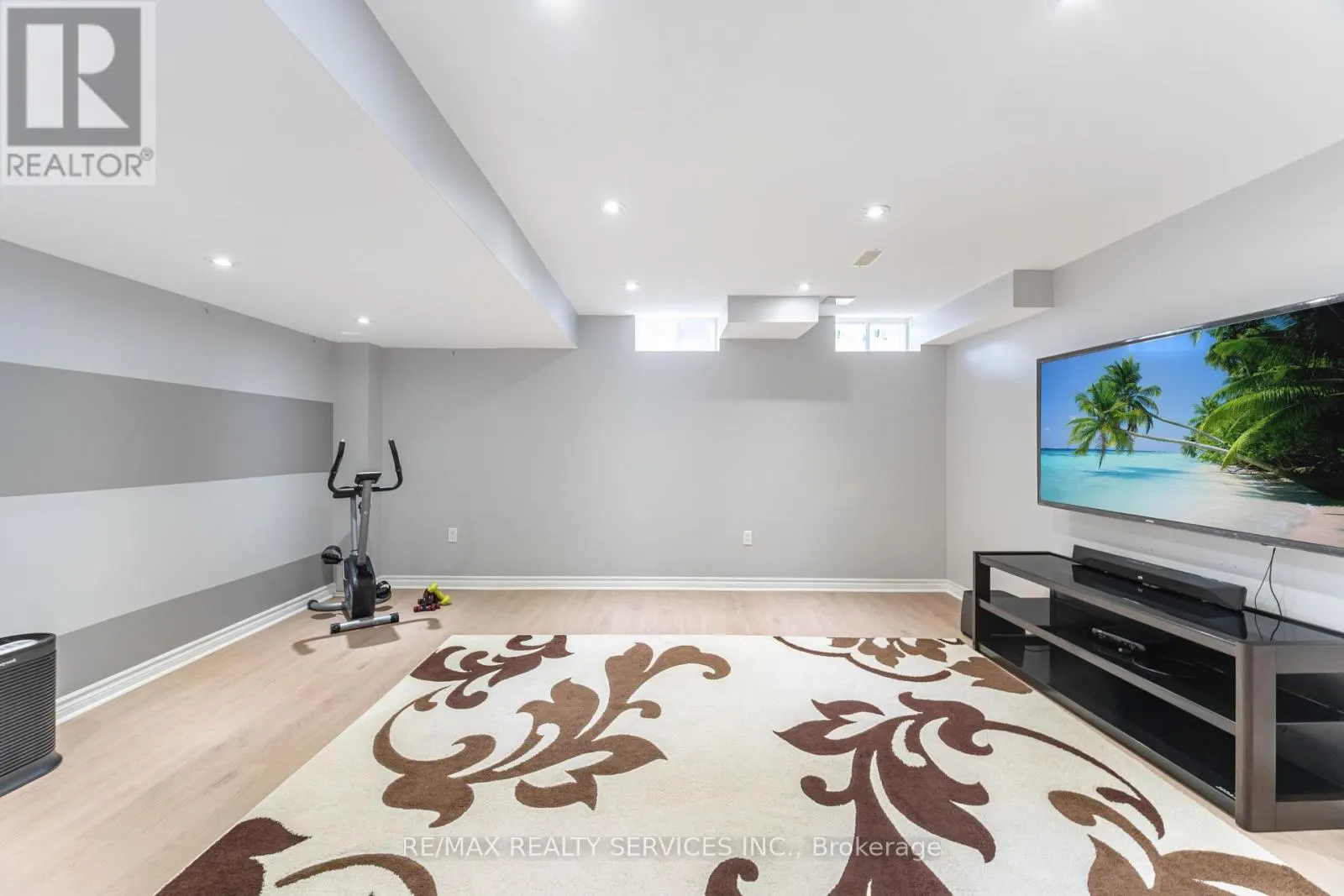 12 SEEDLAND CRESCENT
