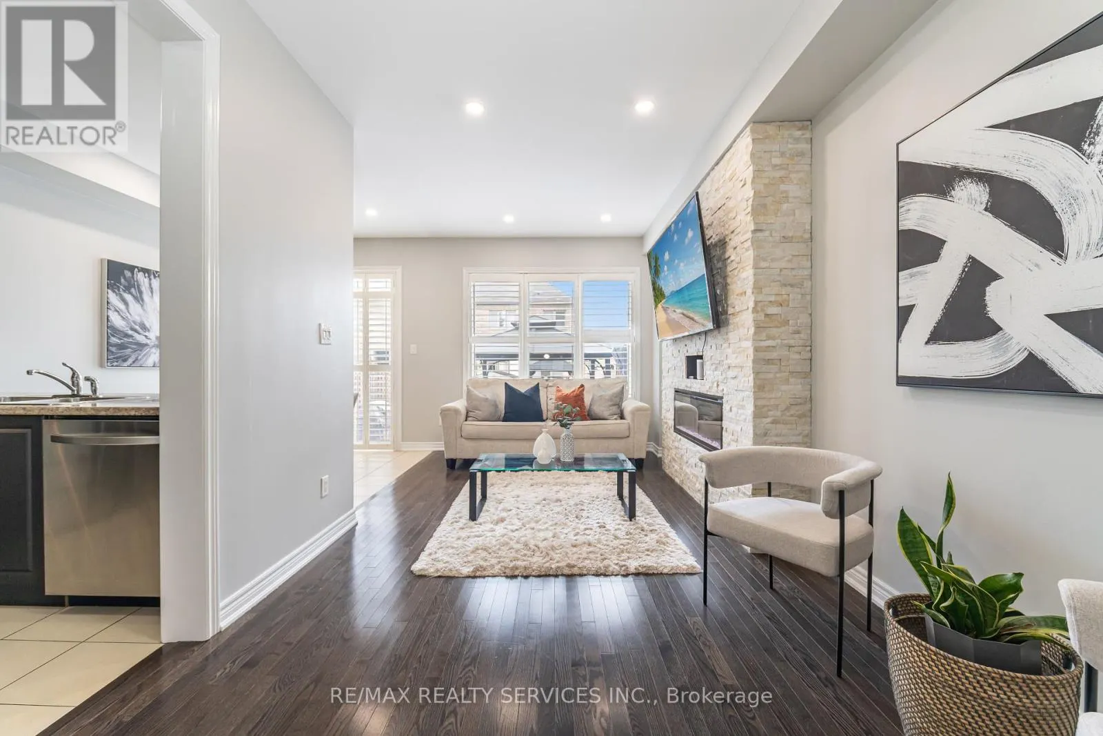 12 SEEDLAND CRESCENT