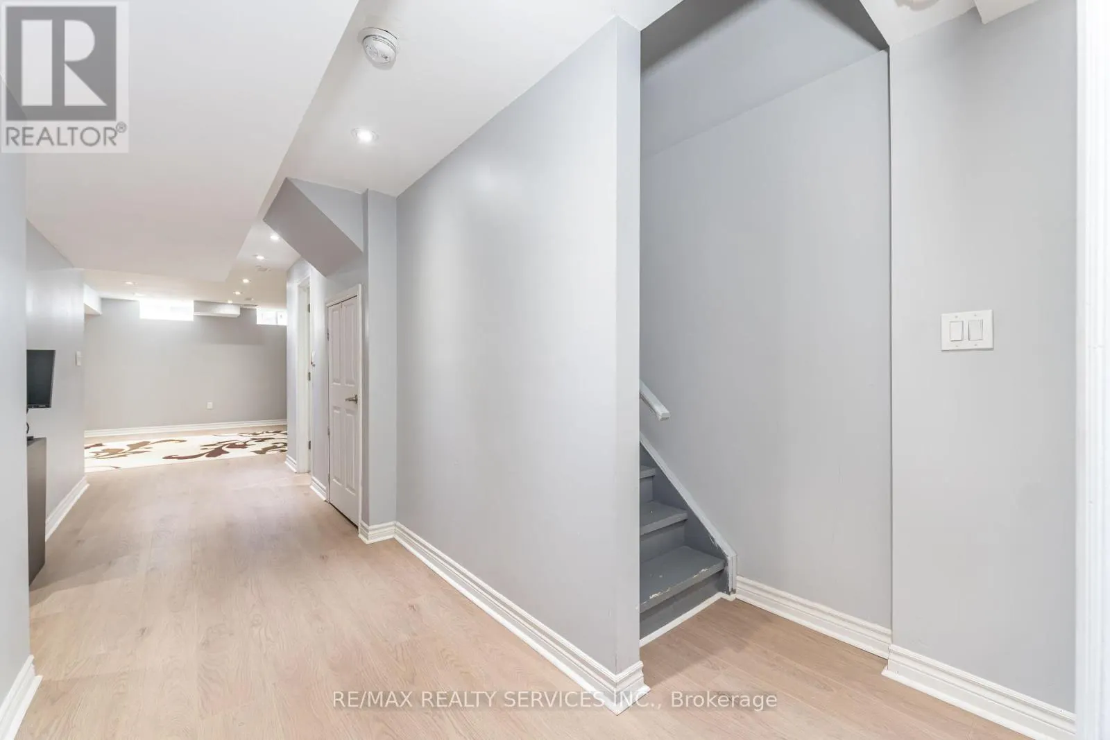 12 SEEDLAND CRESCENT