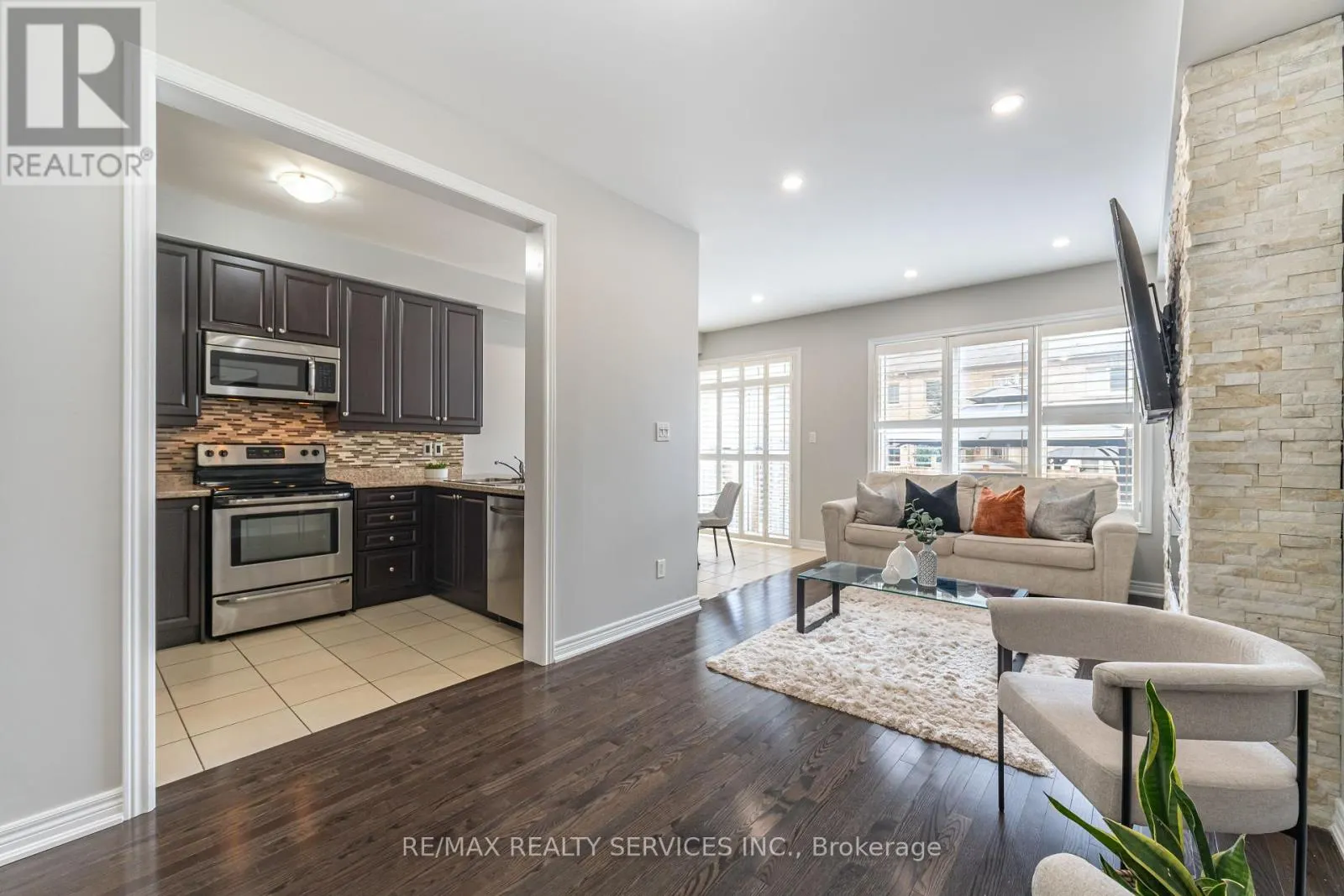 12 SEEDLAND CRESCENT
