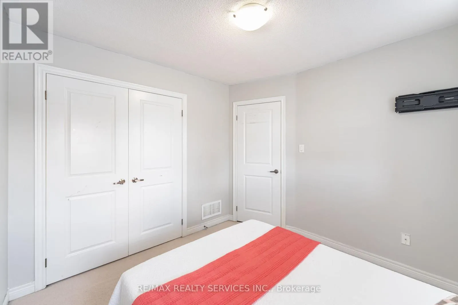 12 SEEDLAND CRESCENT