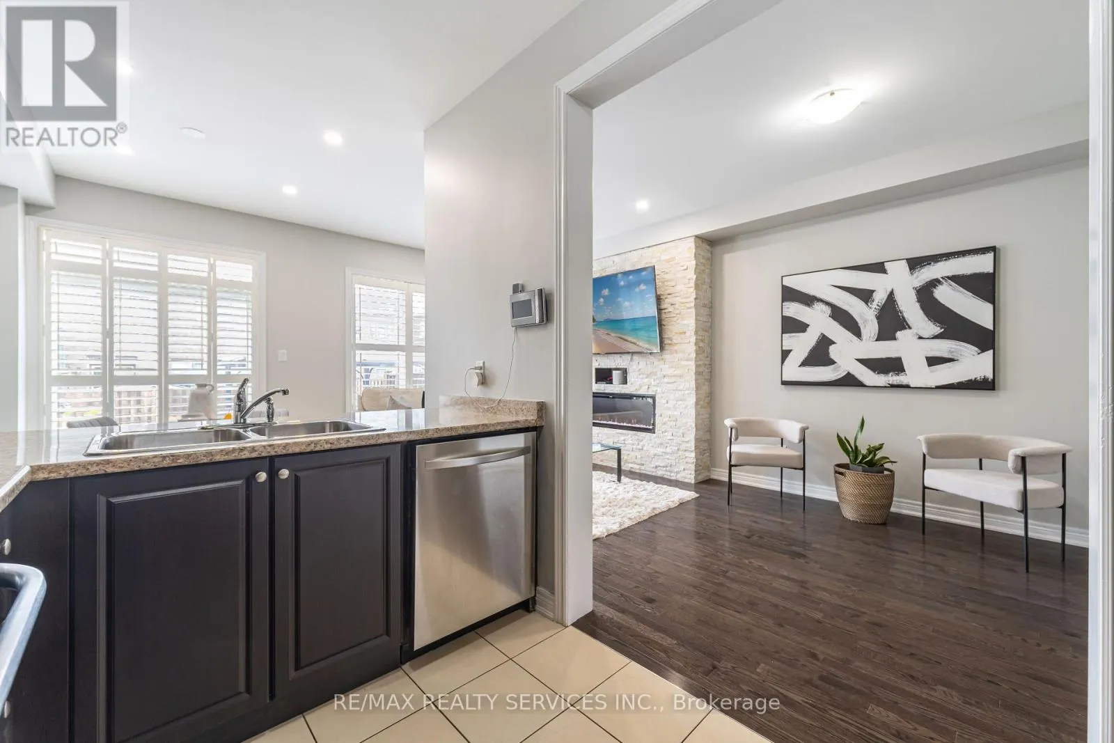 12 SEEDLAND CRESCENT