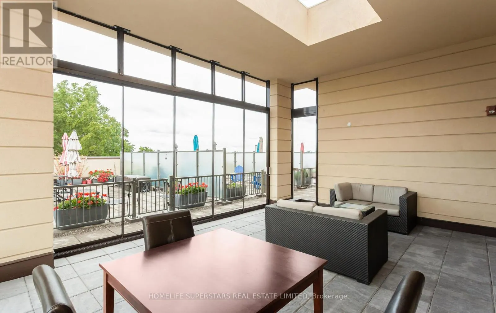 302 - 205 LAKESHORE ROAD W