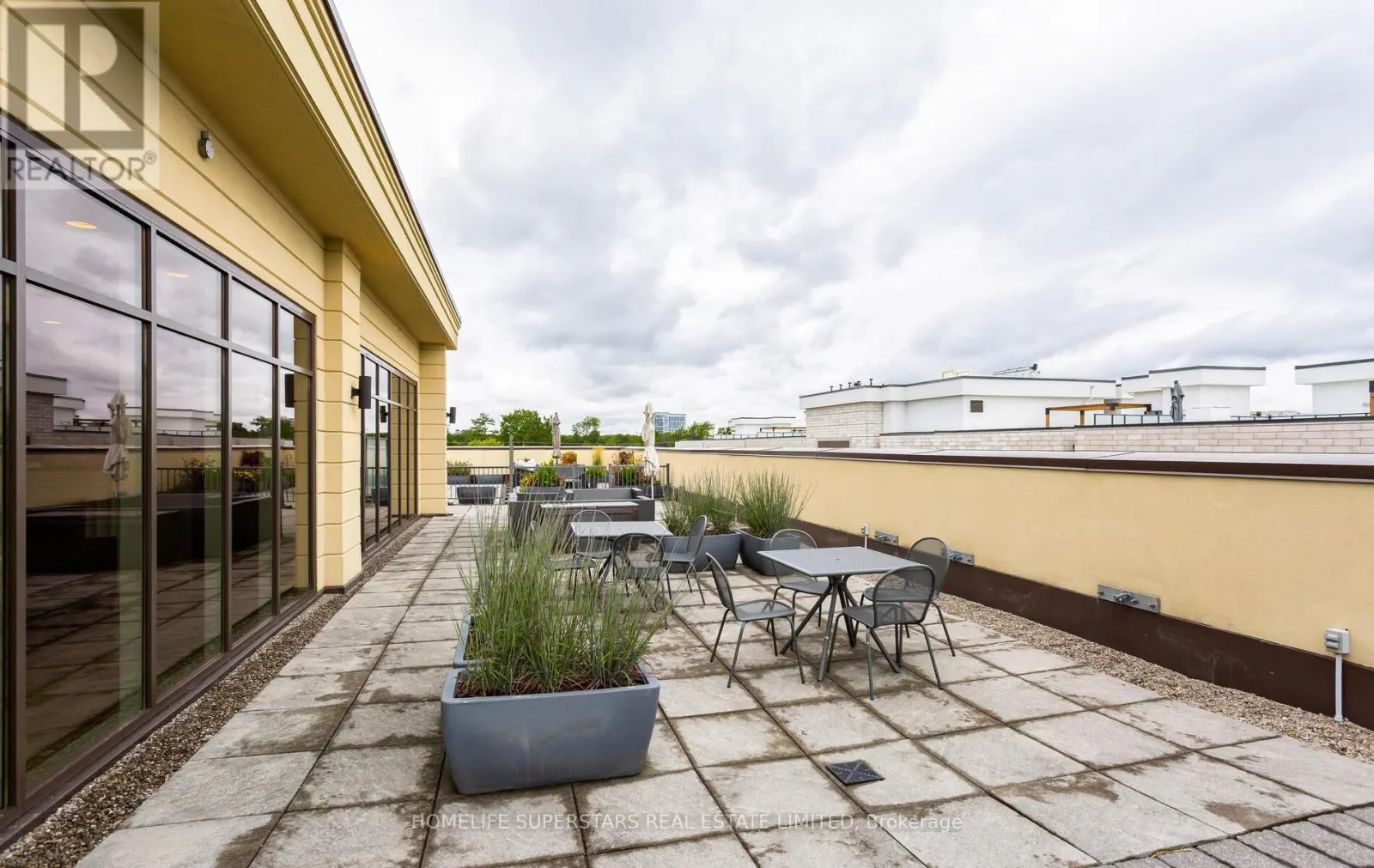 302 - 205 LAKESHORE ROAD W